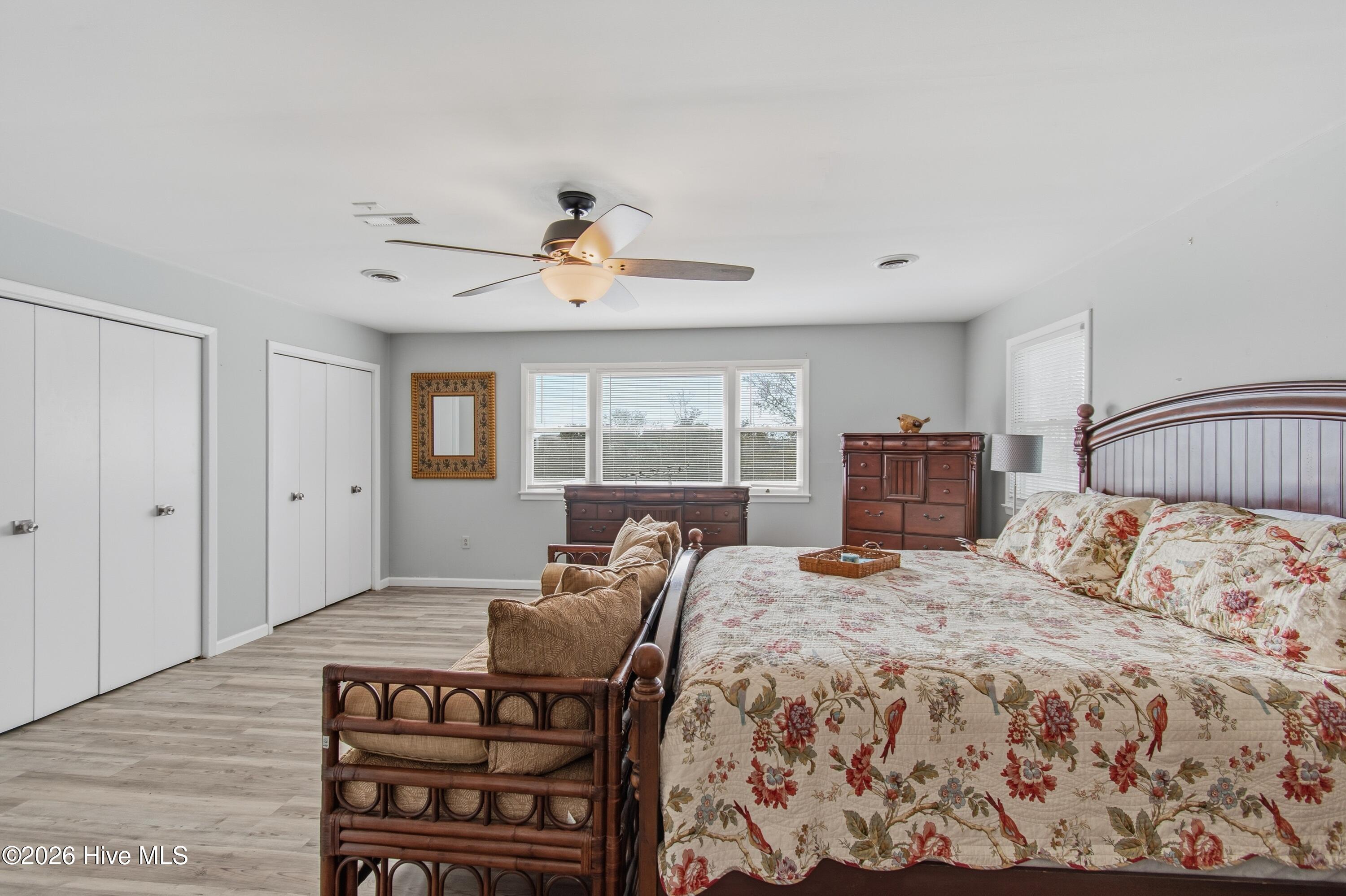 100549205 | Photo 38