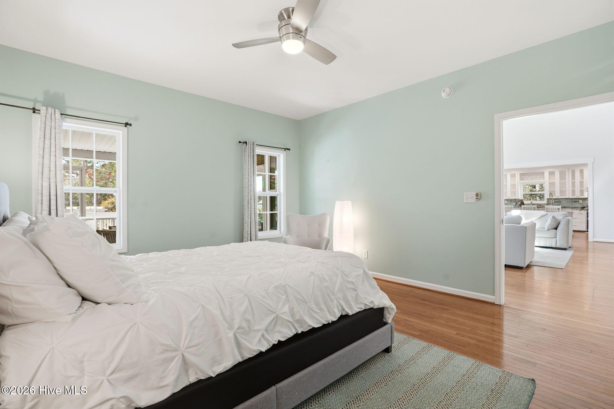 100560935 | Photo 43