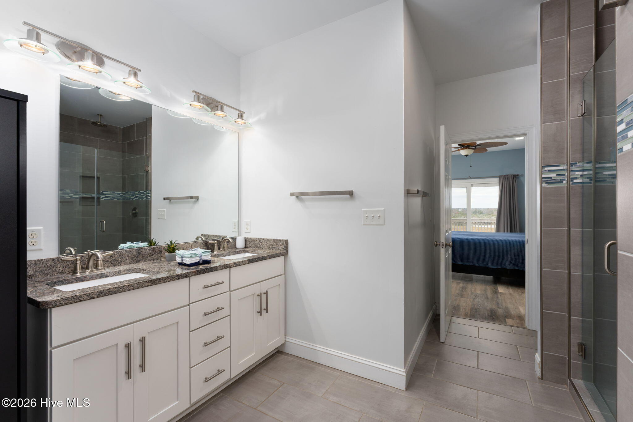 100560160 | Photo 27