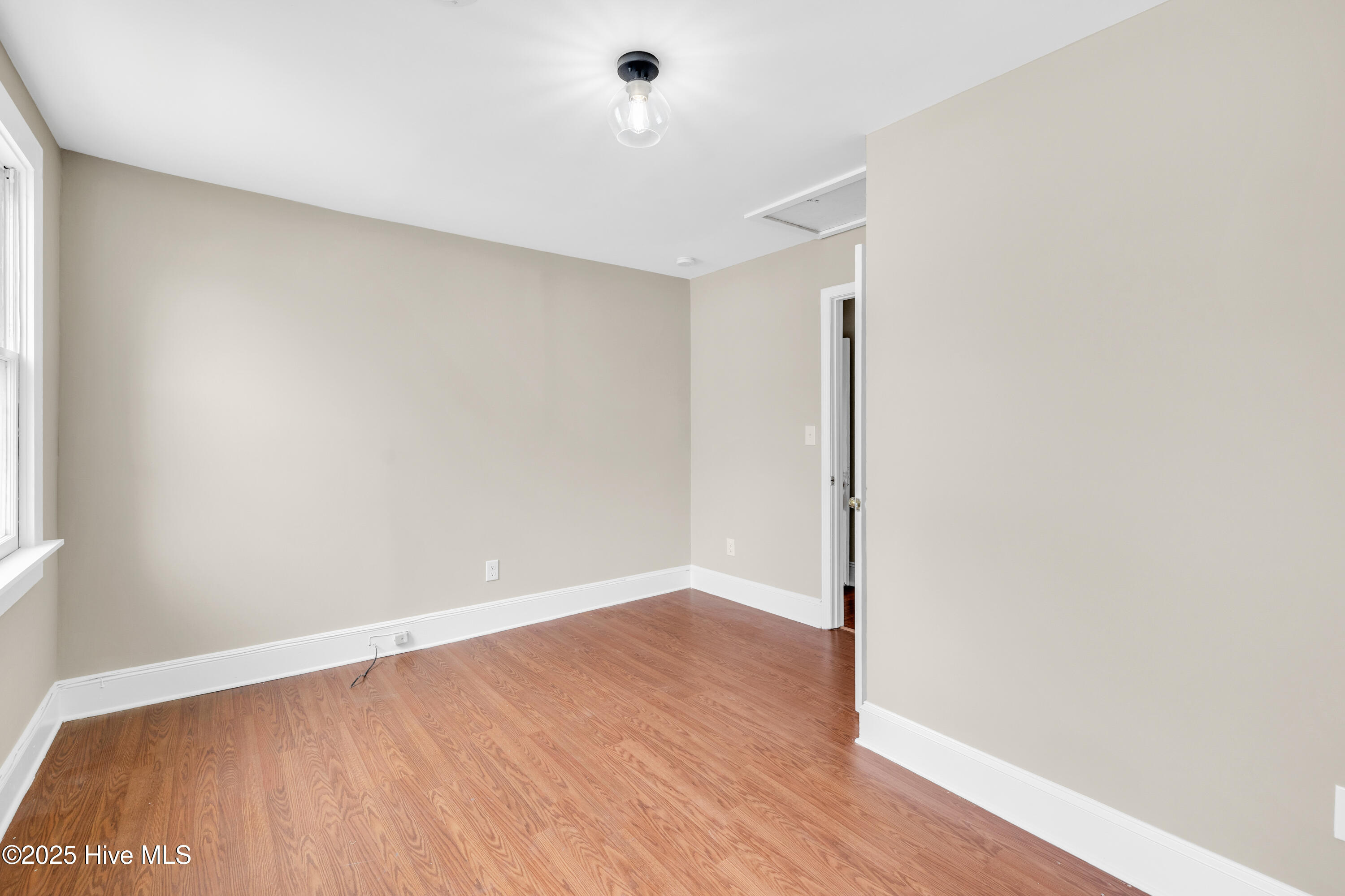 100522192 | Photo 34