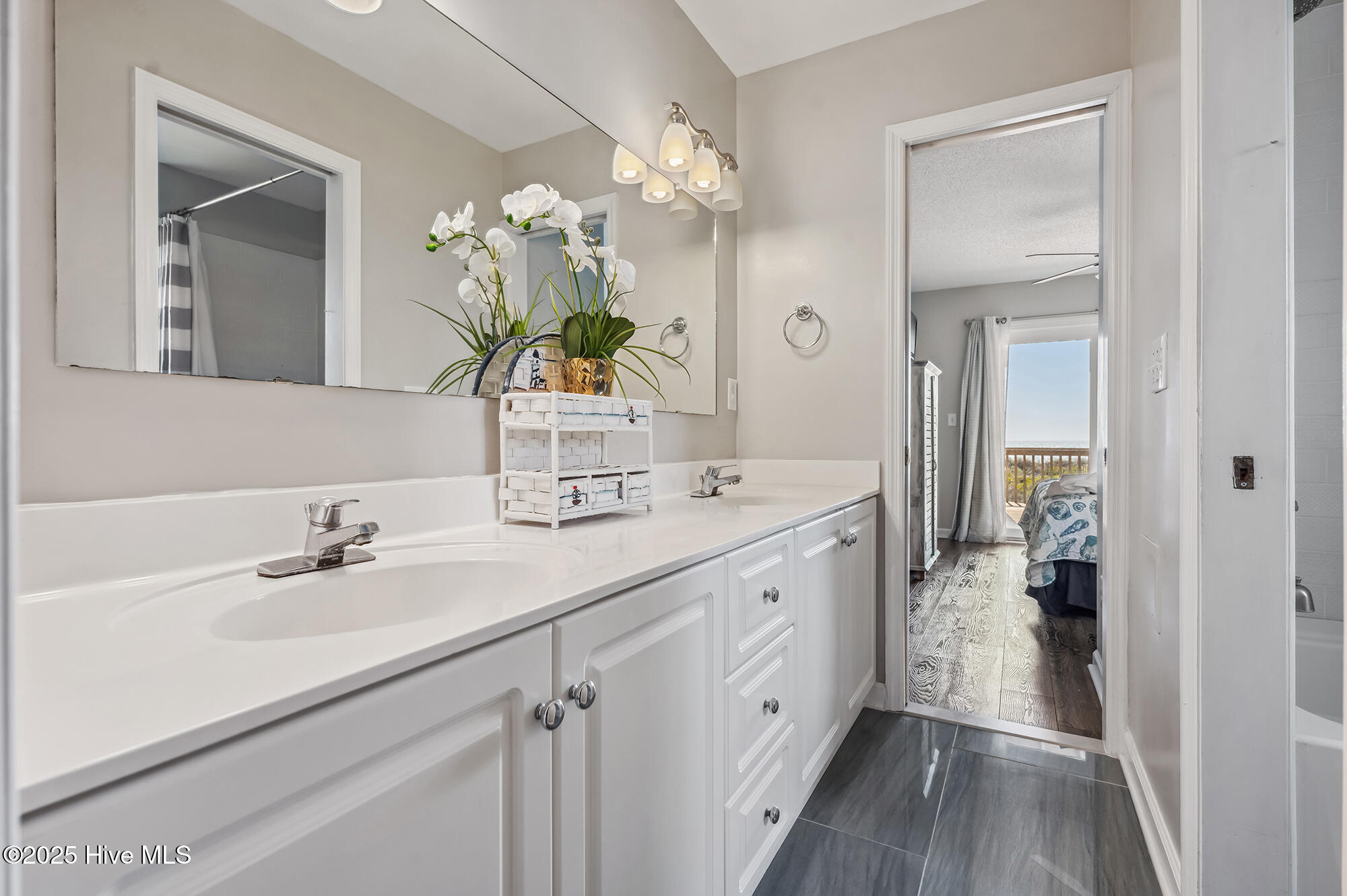 100538972 | Photo 35