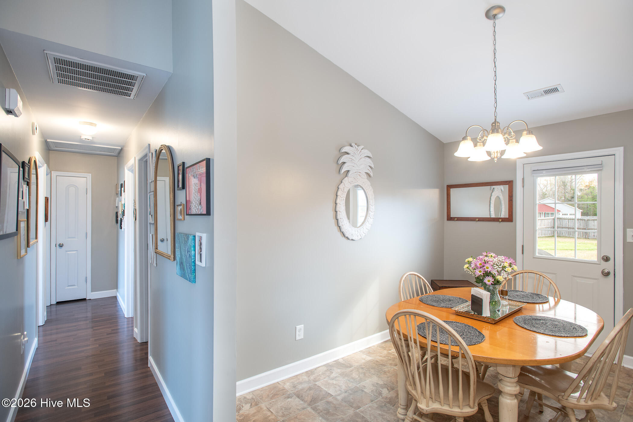 100563538 | Photo 10