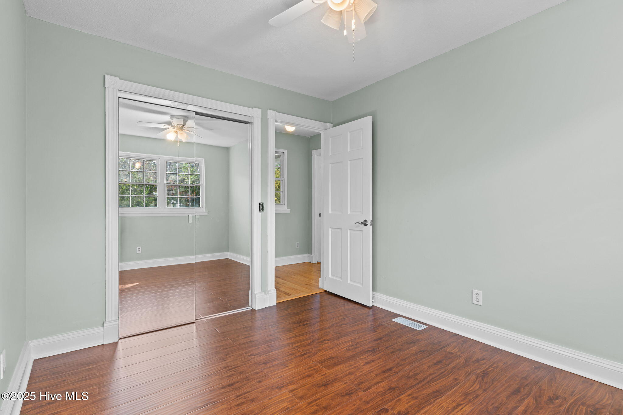 100543279 | Photo 35