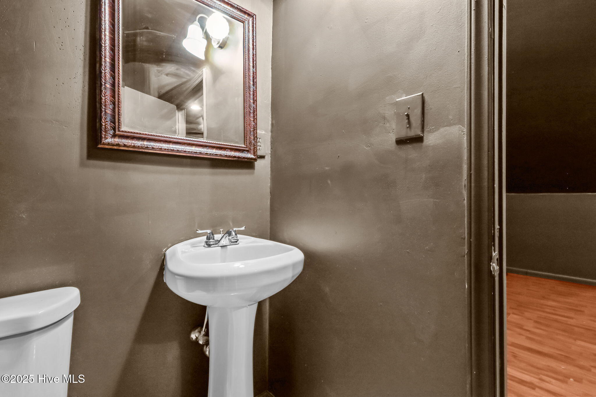 100529119 | Photo 54