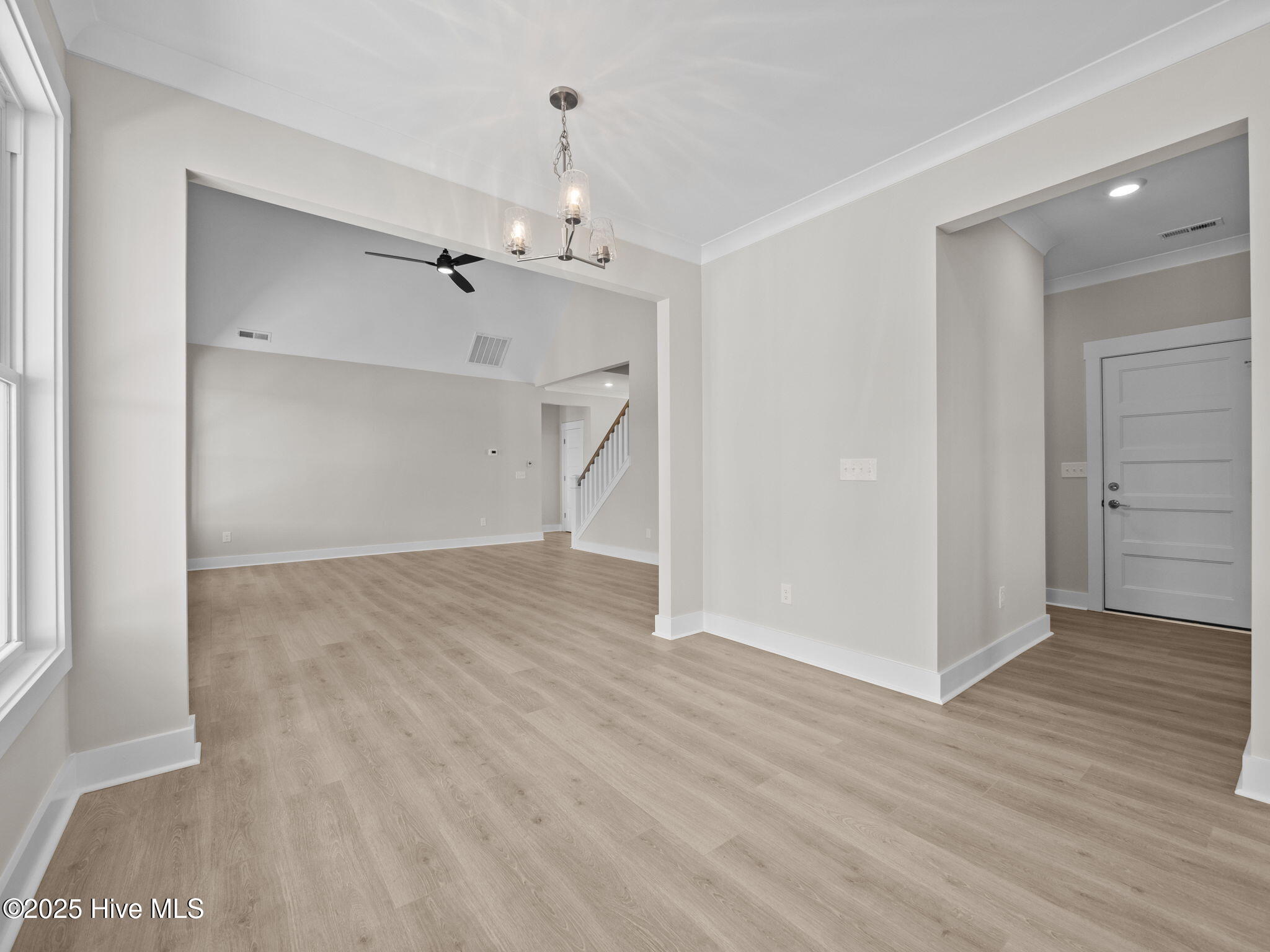 100520397 | Photo 11