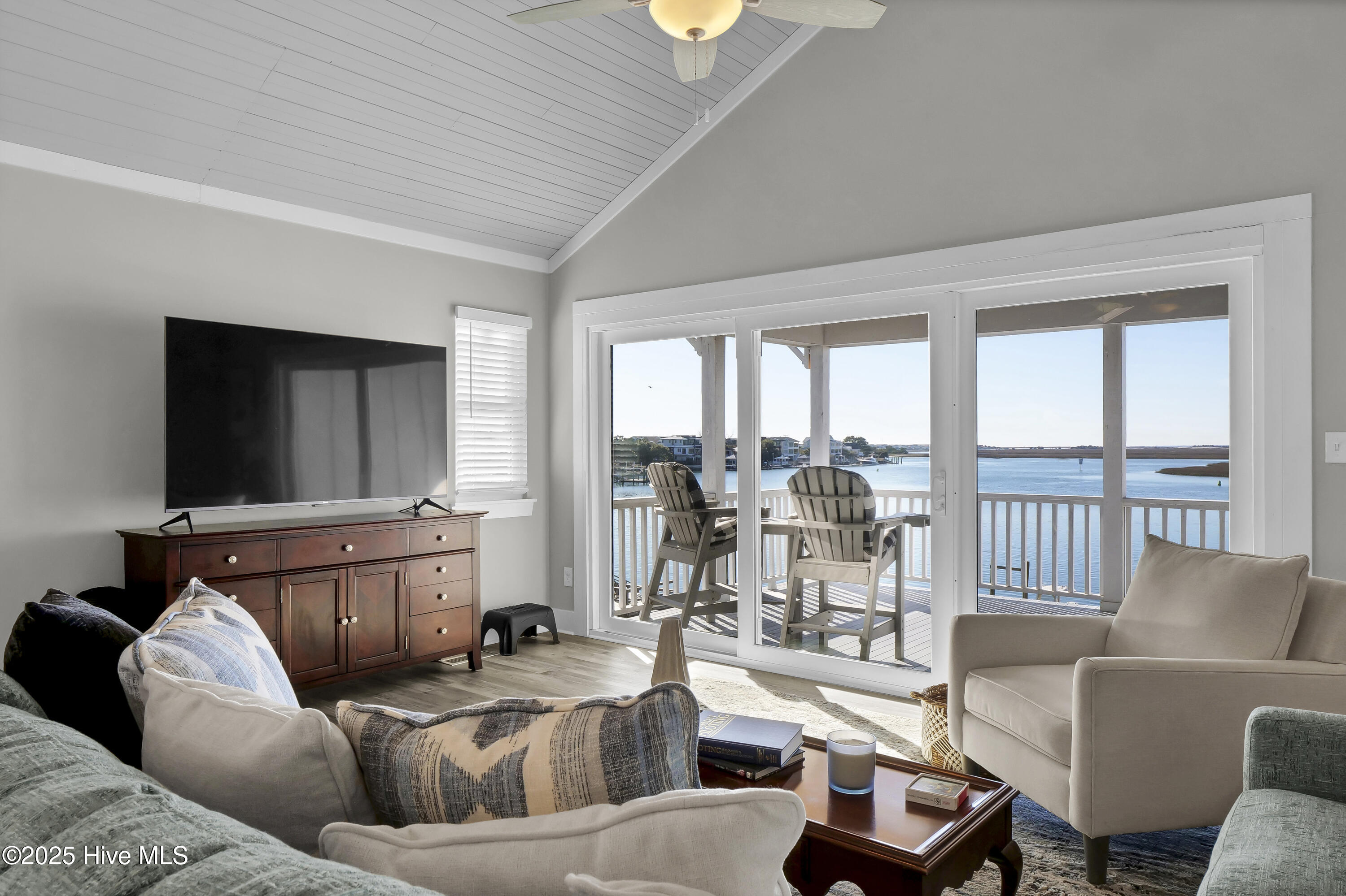 100469434 | Photo 13