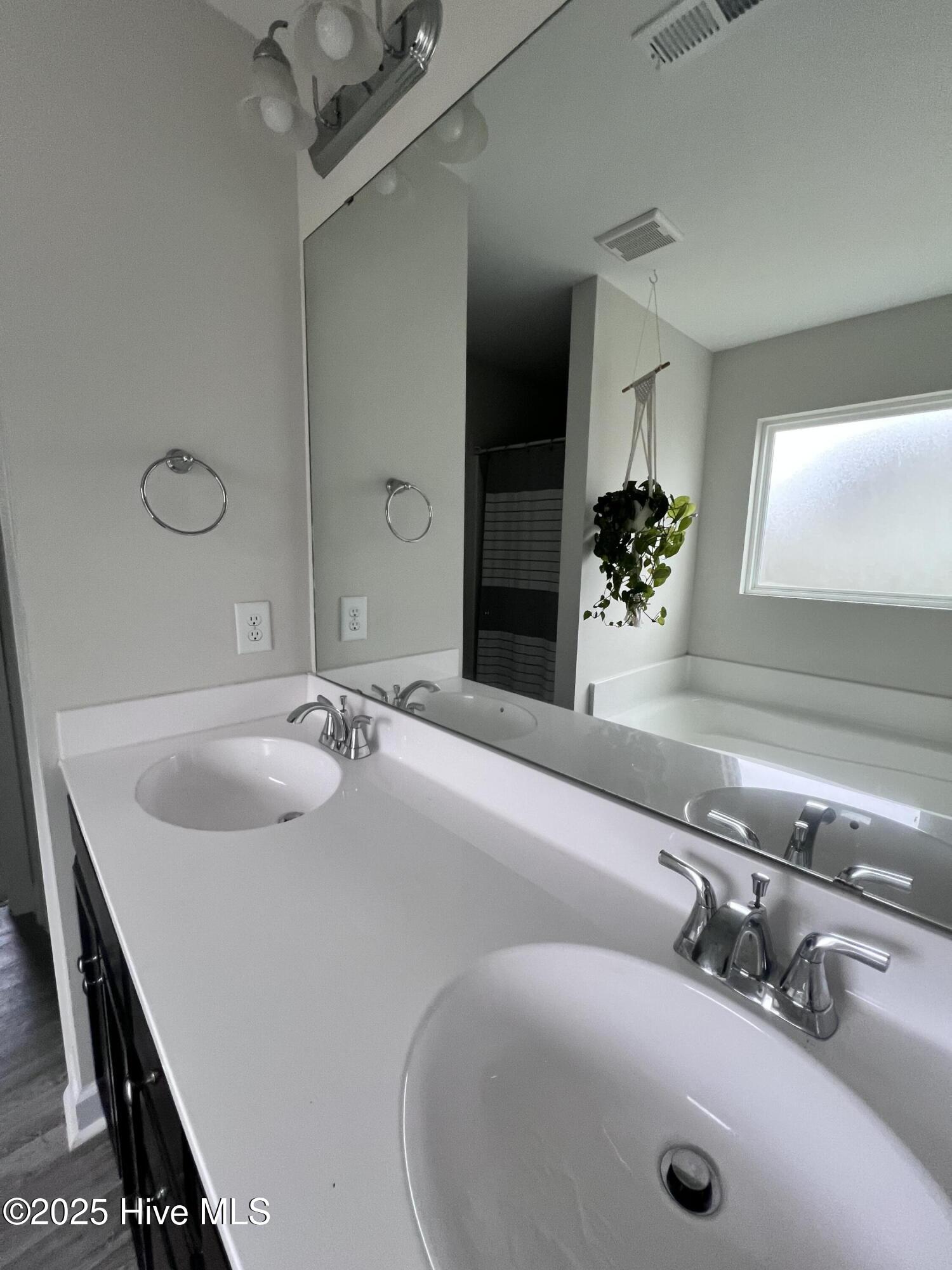 100539577 | Photo 35