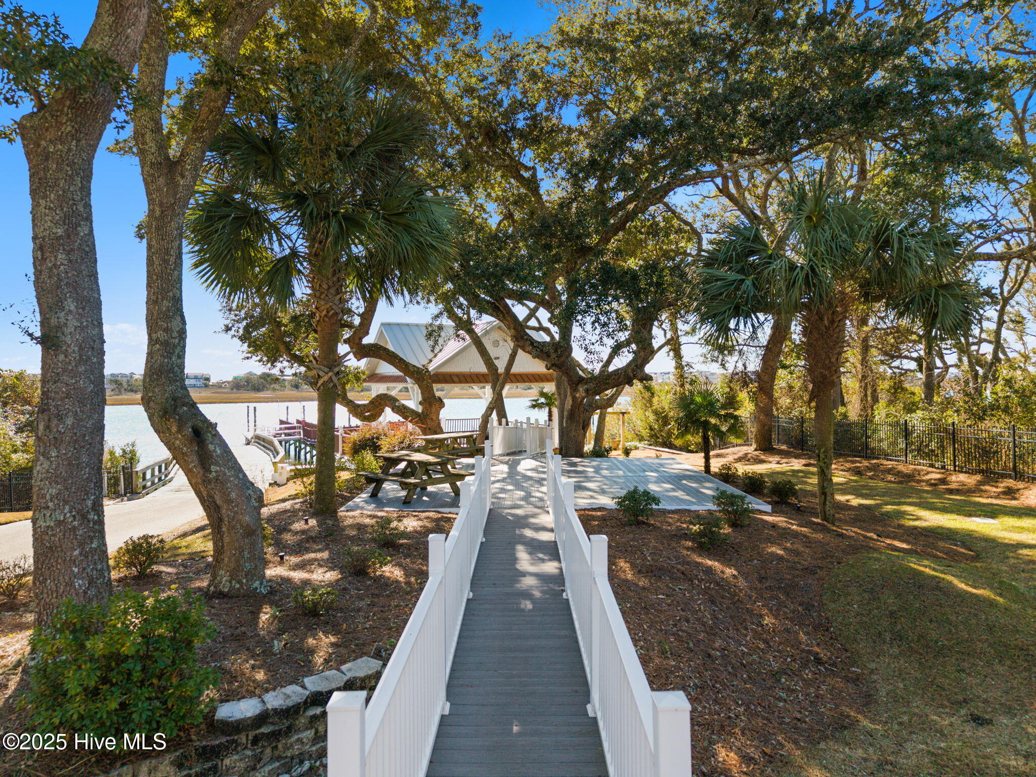 100546687 | Photo 32