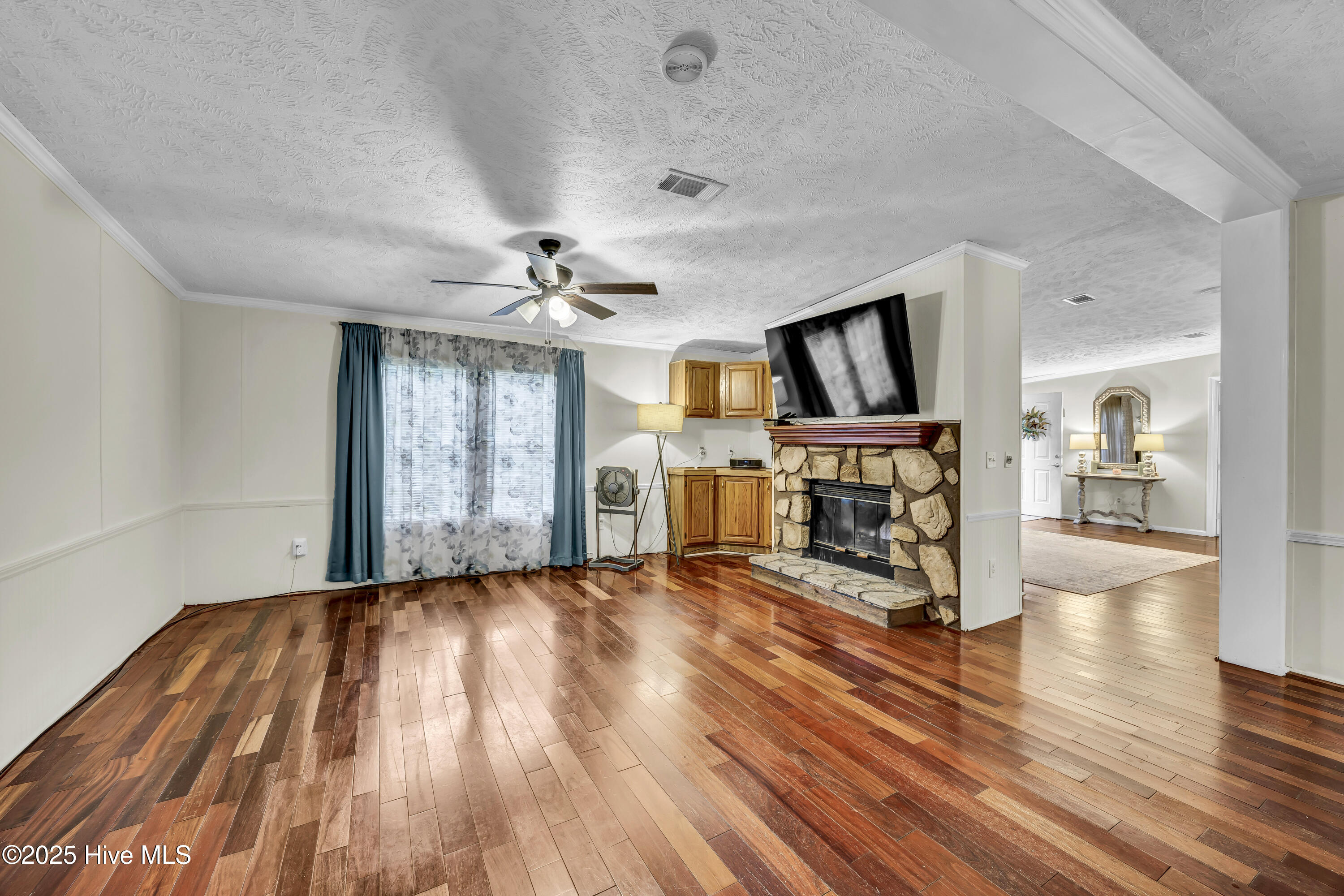 100525746 | Photo 13