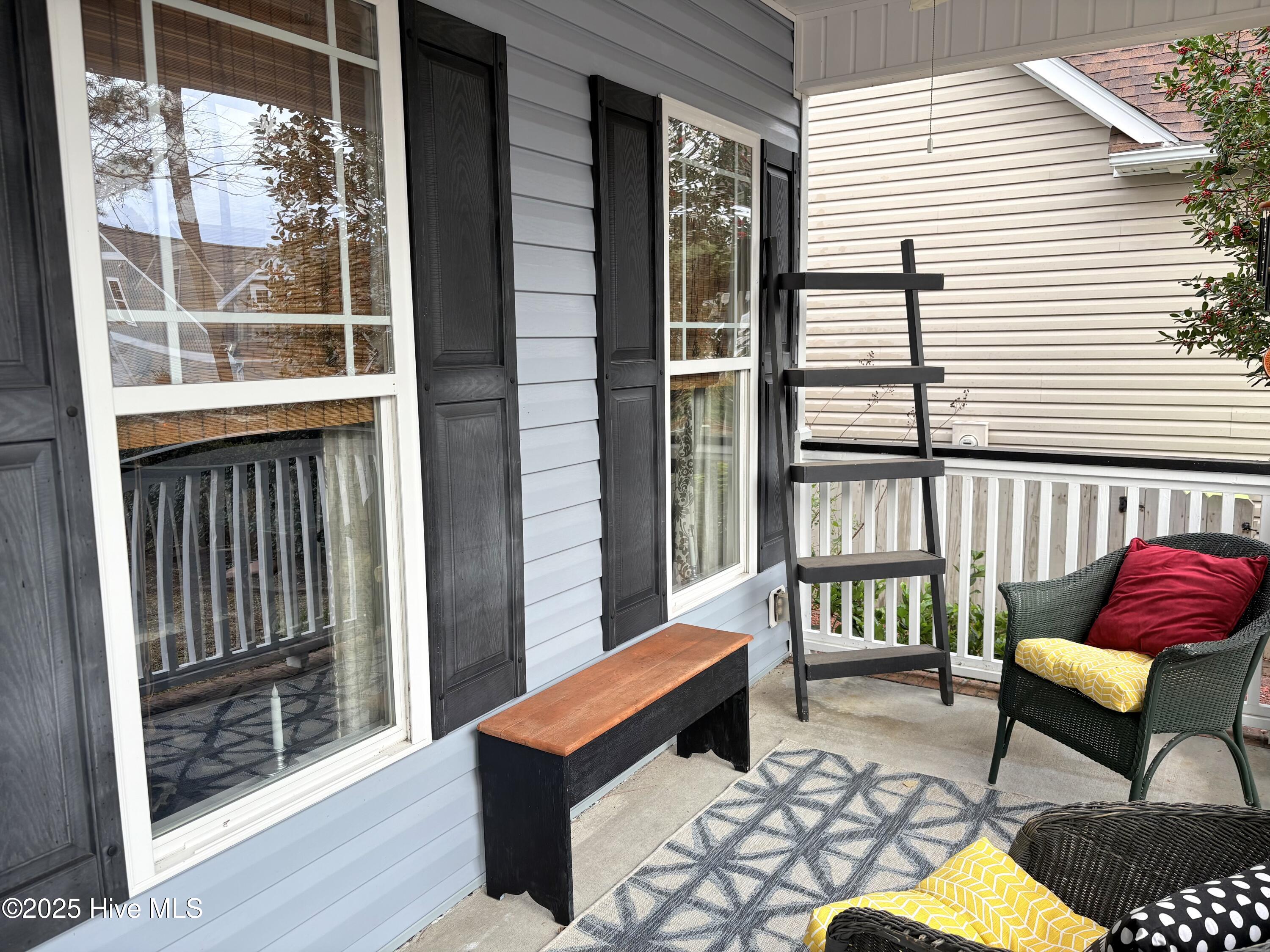 100525982 | Photo 87