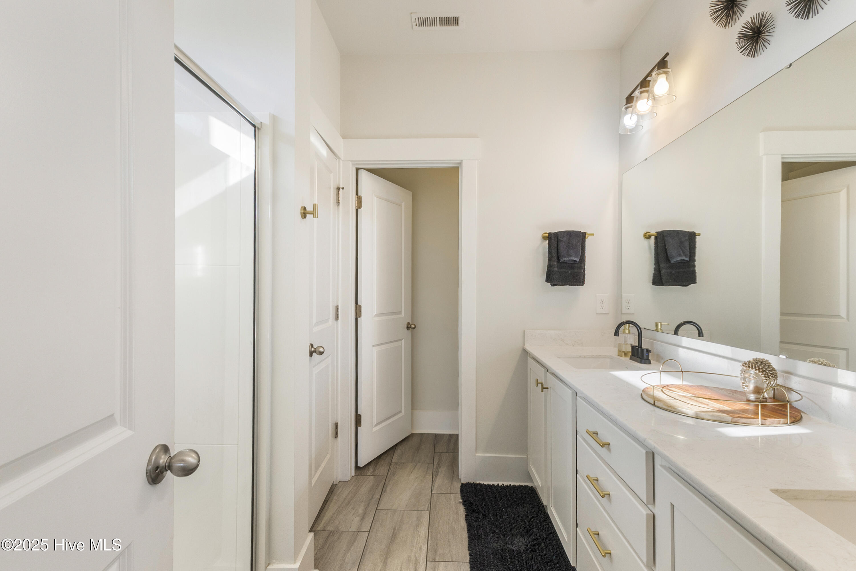 100545579 | Photo 28