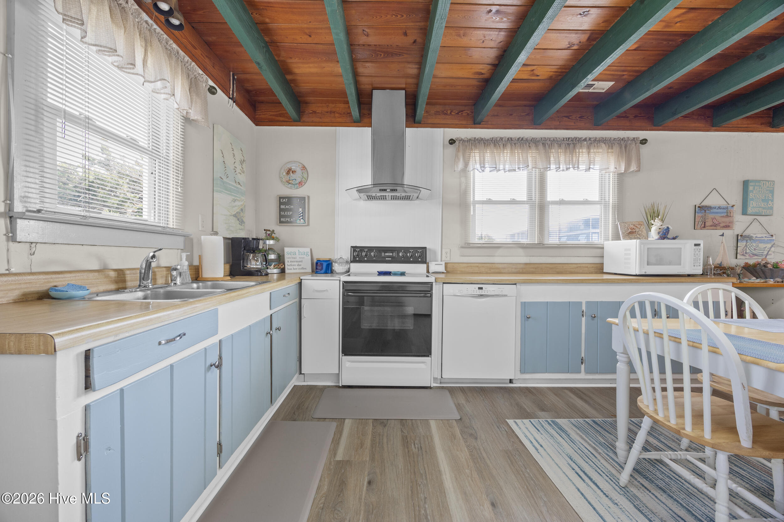 100563115 | Photo 32