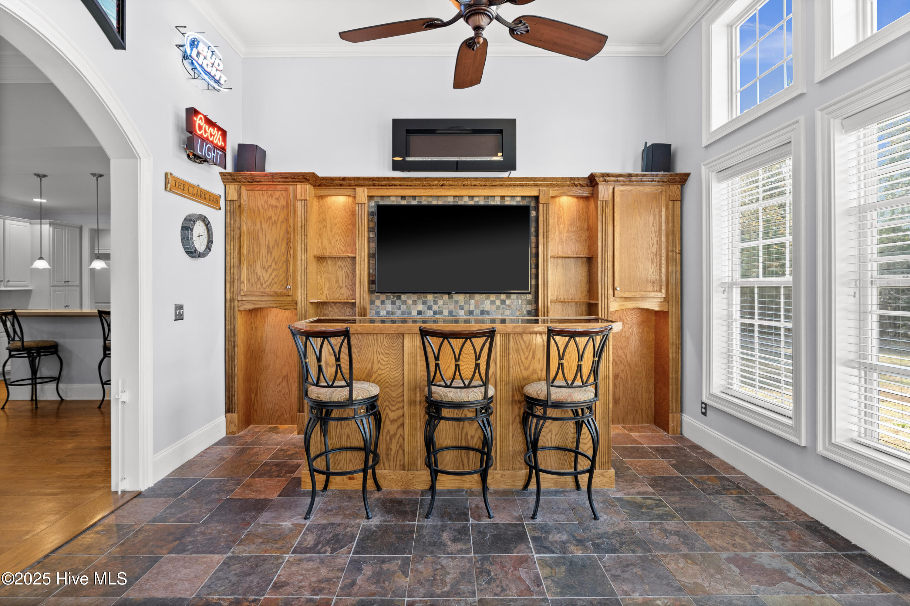 100538387 | Photo 17