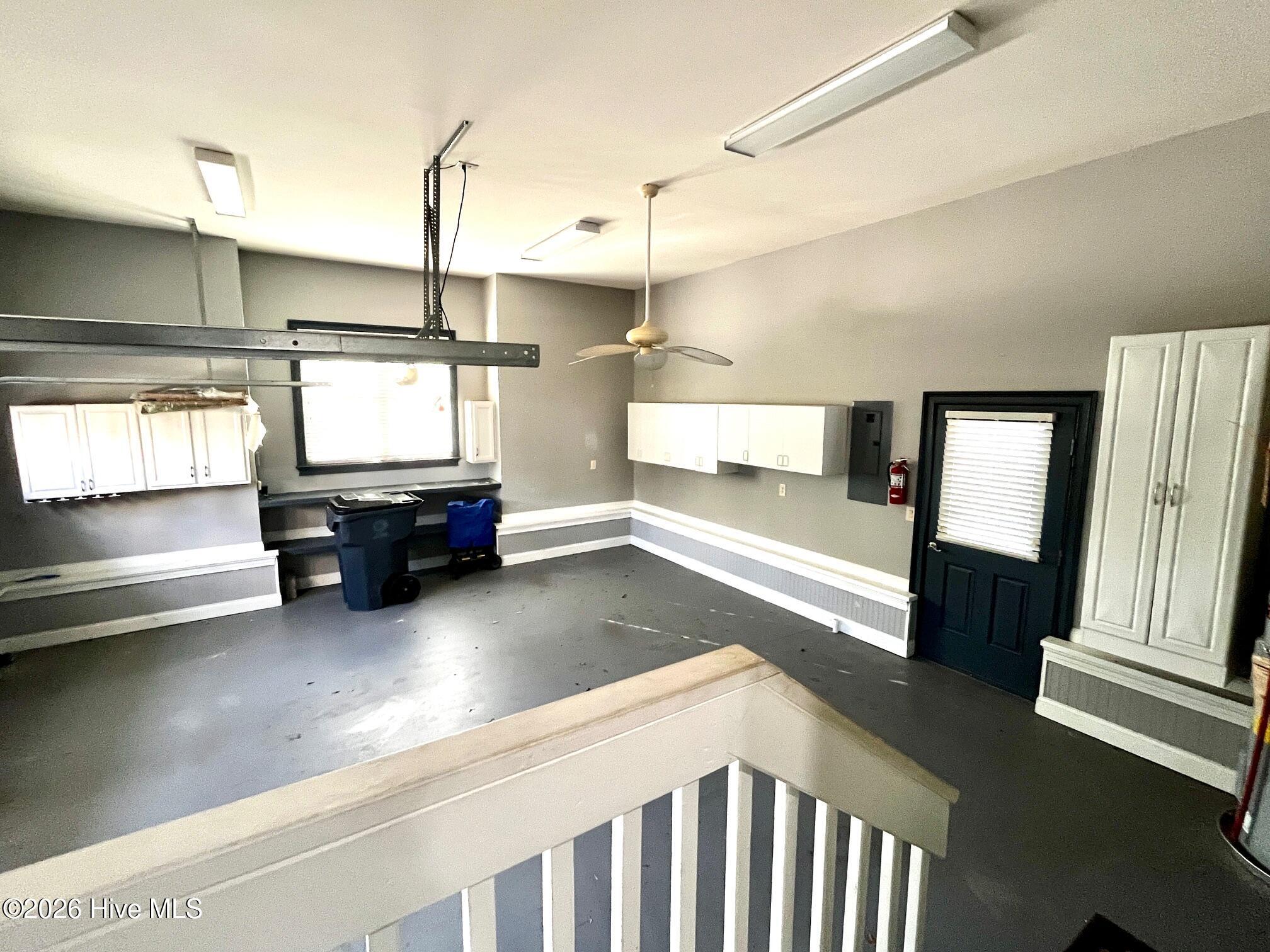 100566129 | Photo 37