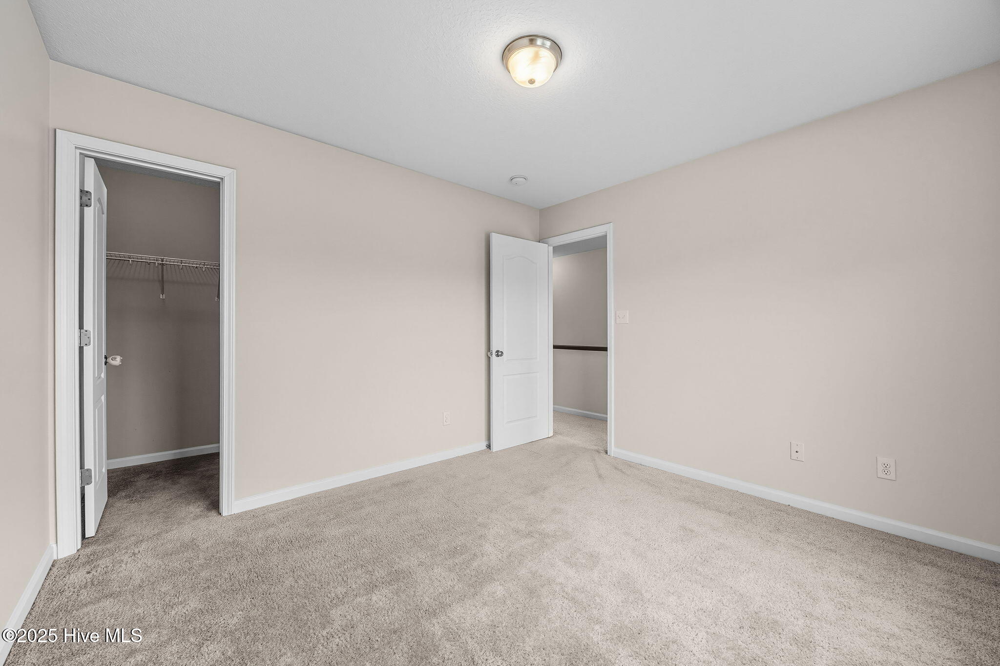 100532057 | Photo 24