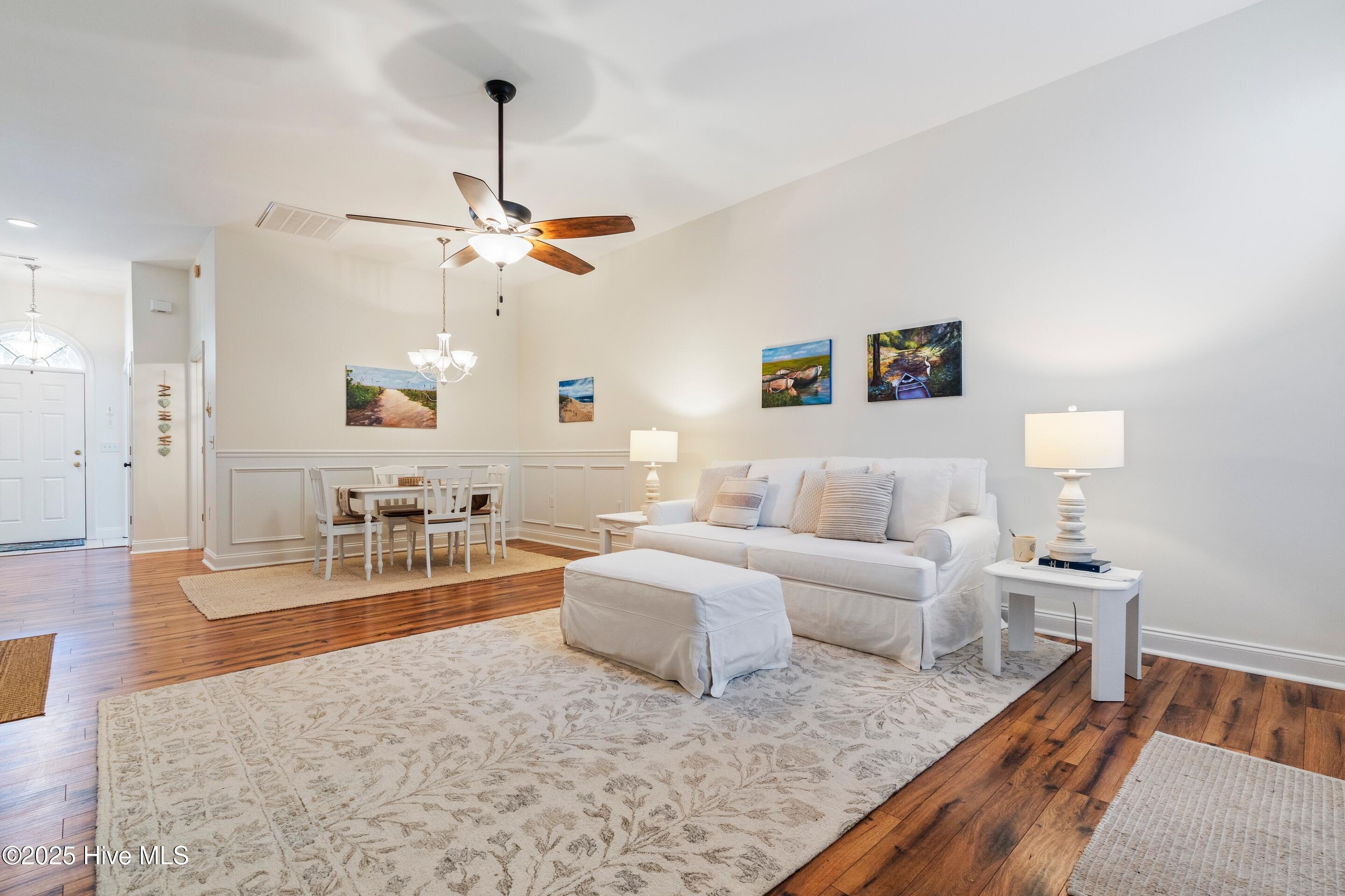 100563476 | Photo 14