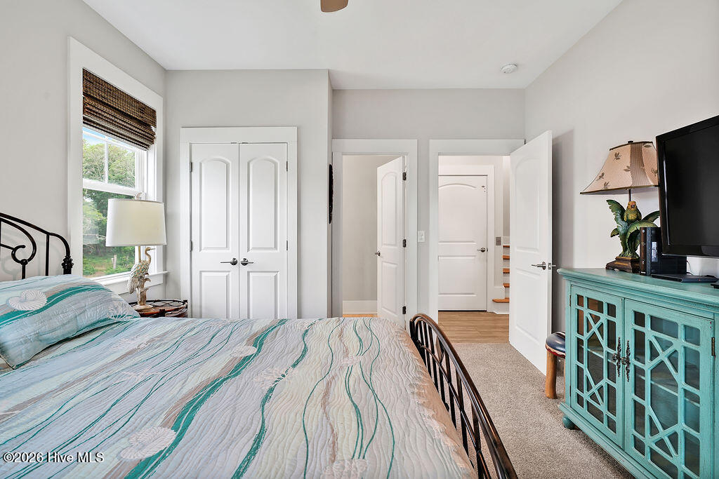 100561001 | Photo 24