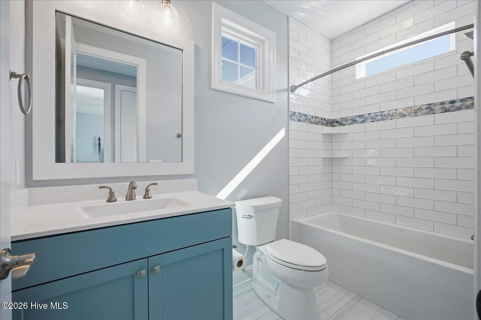 100559735 | Photo 25