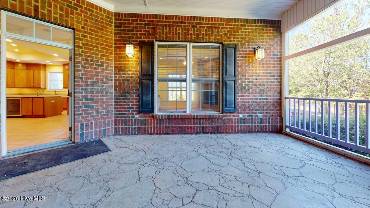 100568487 | Photo 50