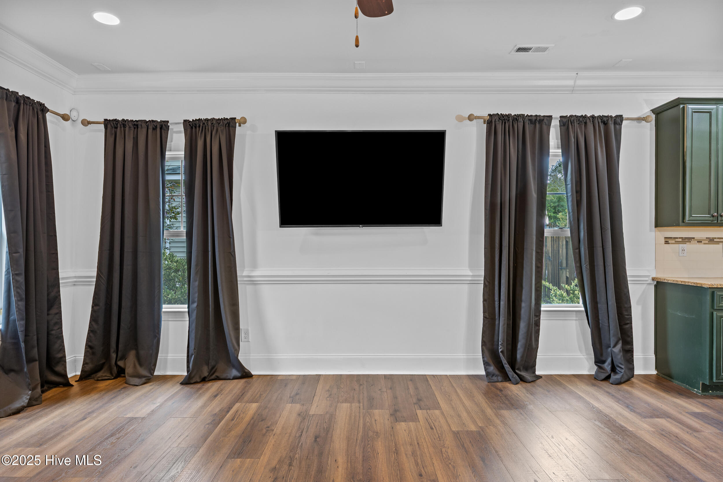 100538998 | Photo 21