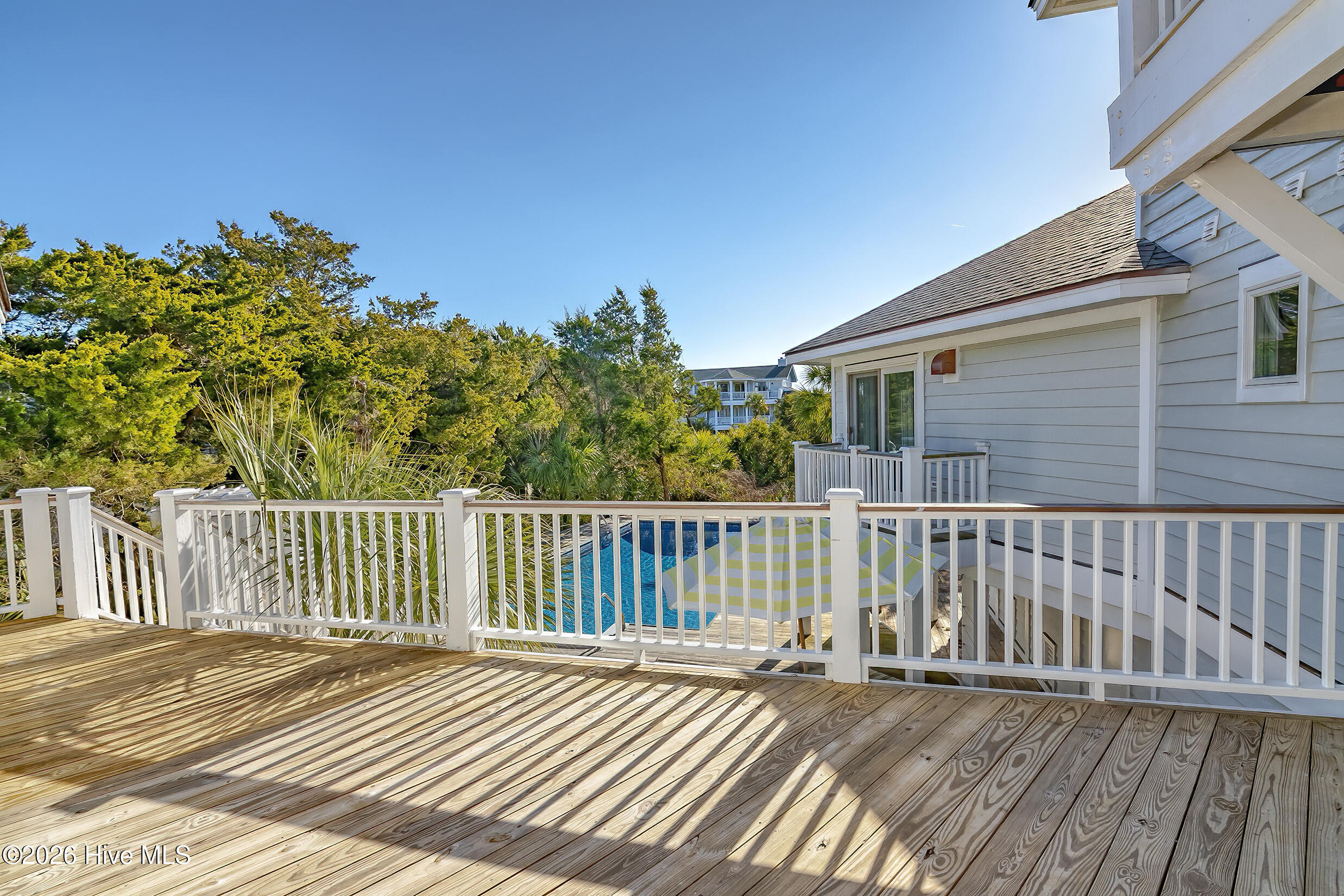 100560271 | Photo 57