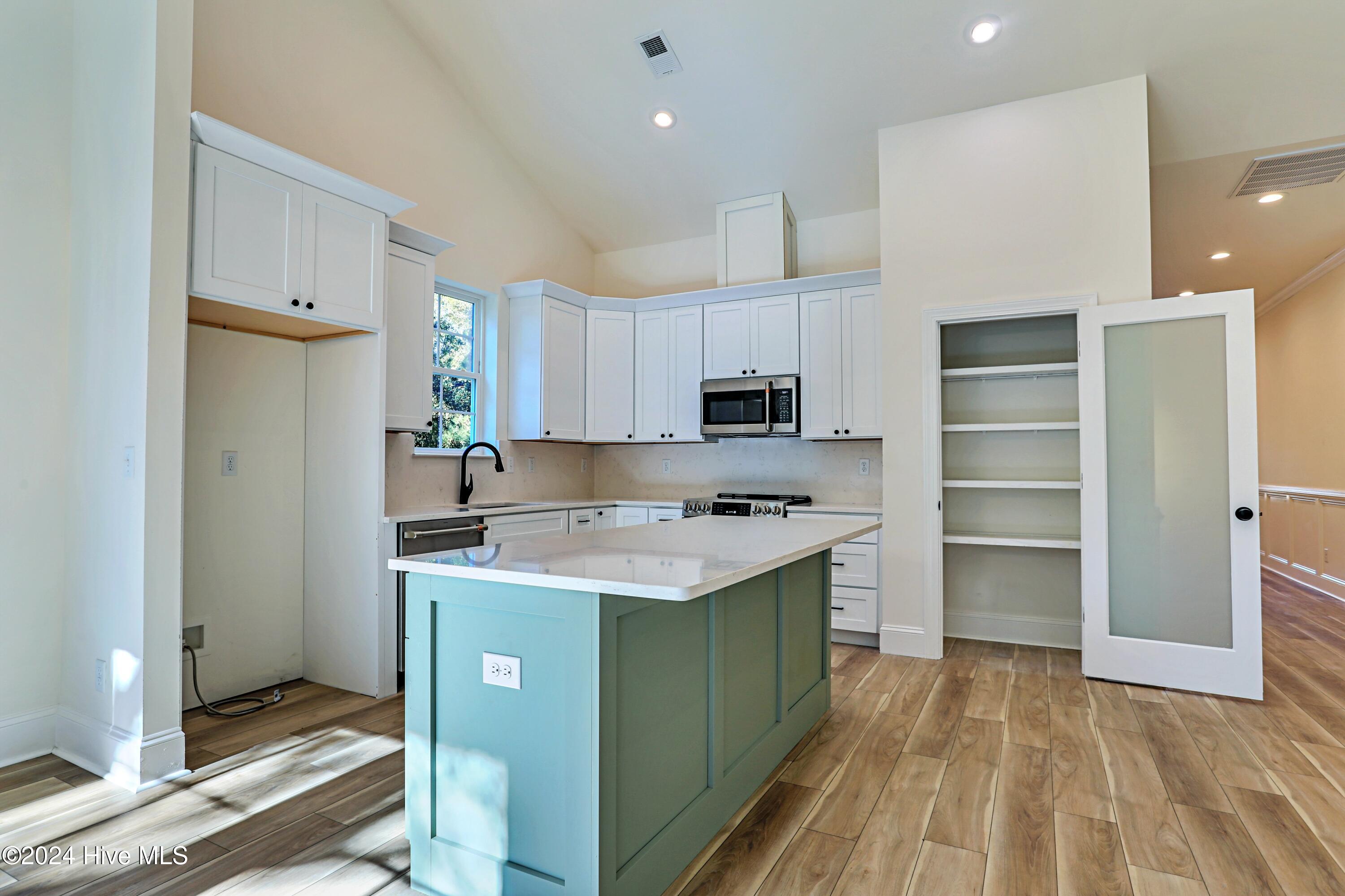 100481314 | Photo 17