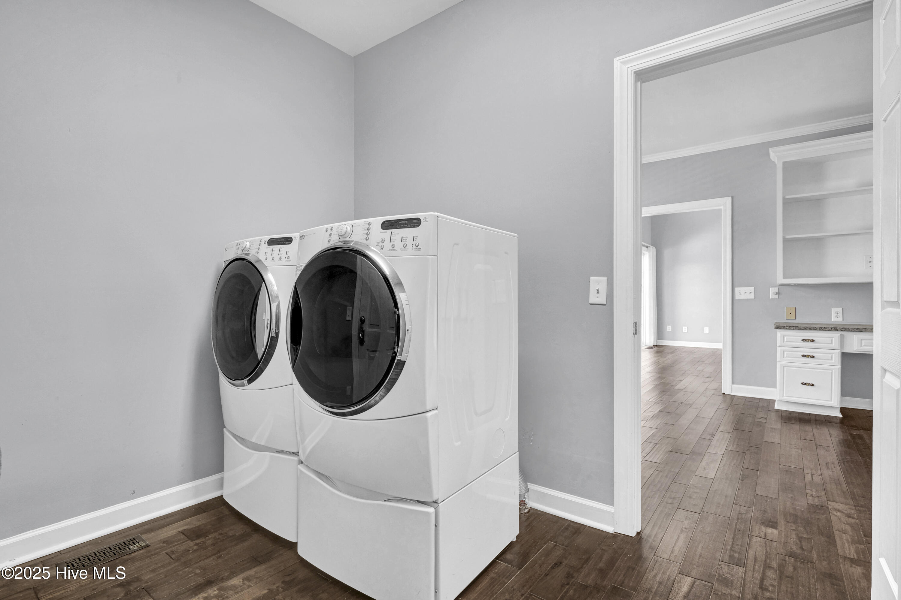 100556880 | Photo 21