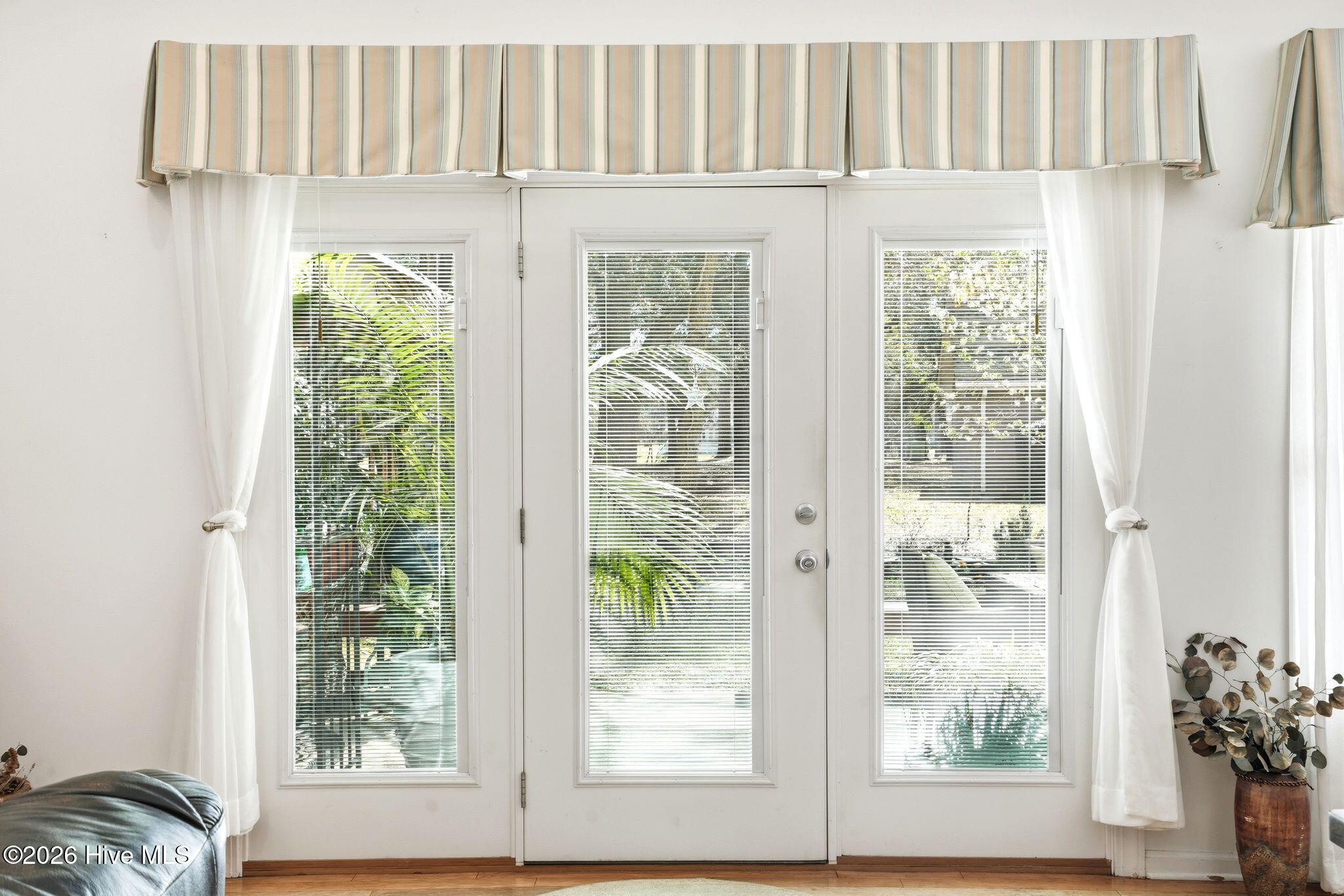 100562412 | Photo 59