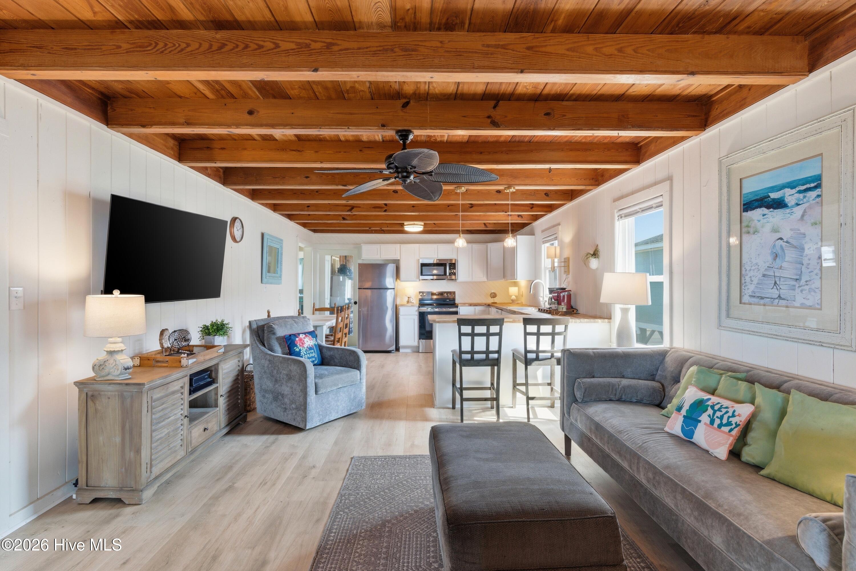 100570347 | Photo 16