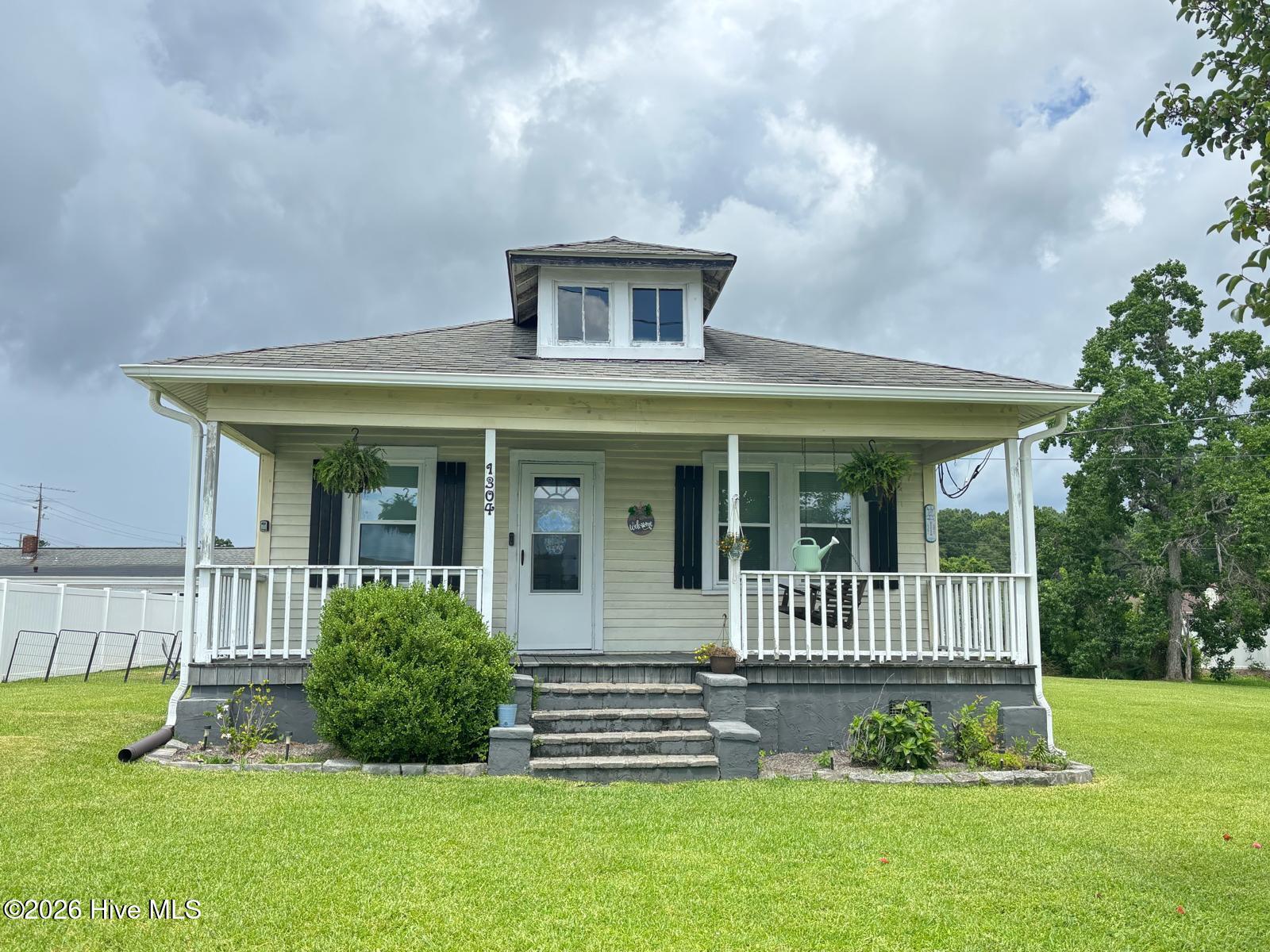 Homes for sale in New Bern, NC | 1304 Stallings Pkwy, New Bern, NC 28562 | MLS# 100554950