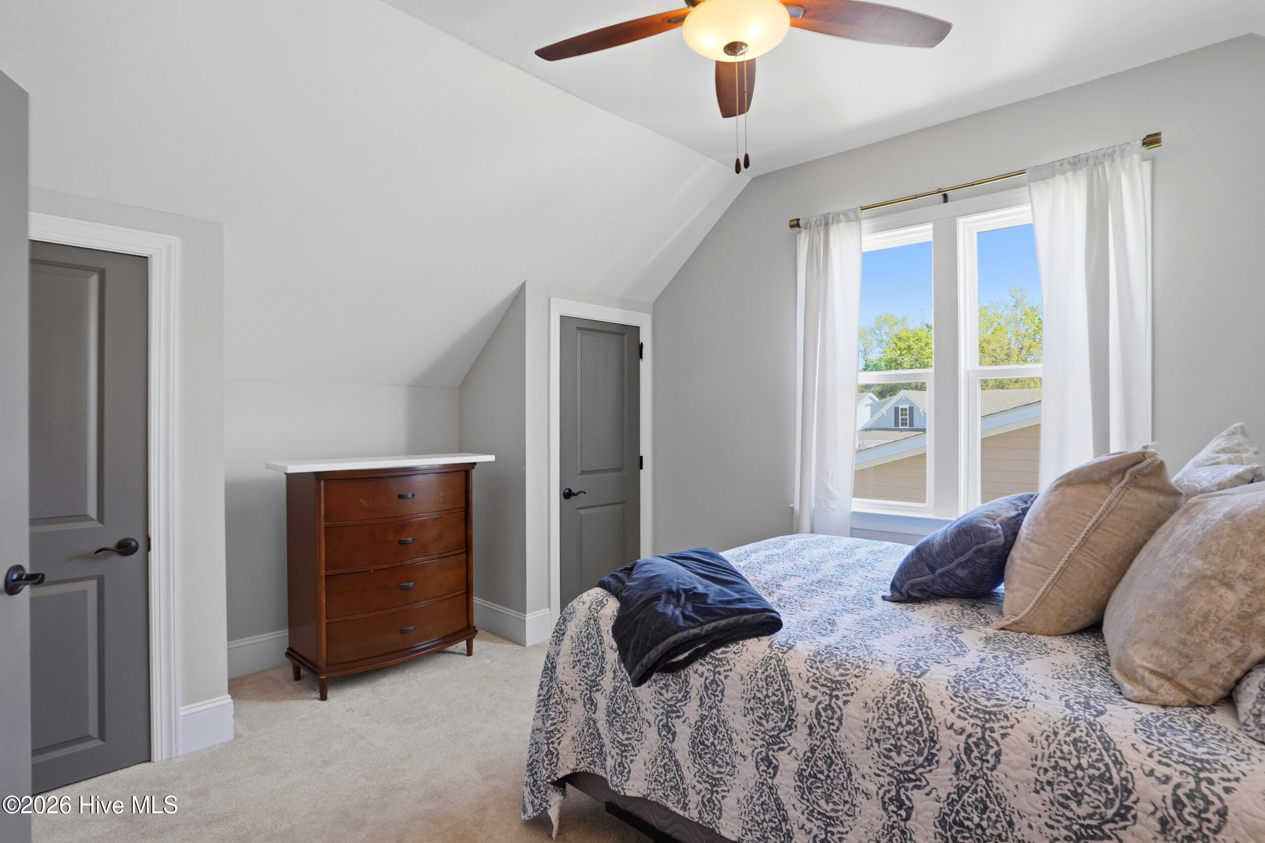 100564894 | Photo 23