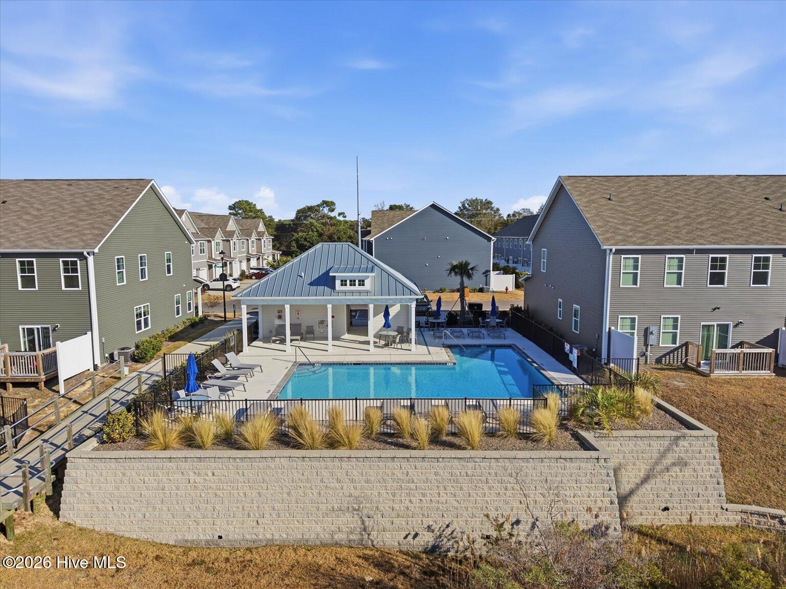 100548049 | Photo 48