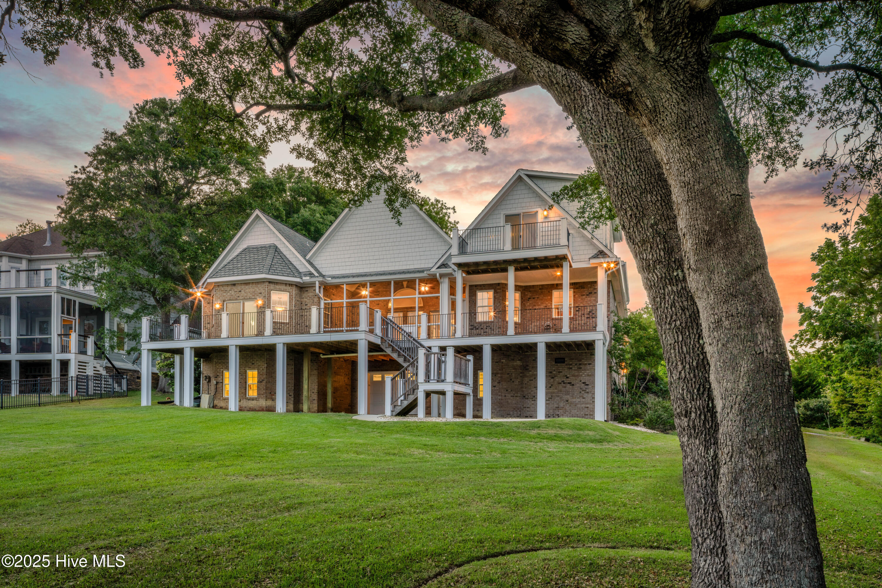 100506223 | Photo 49