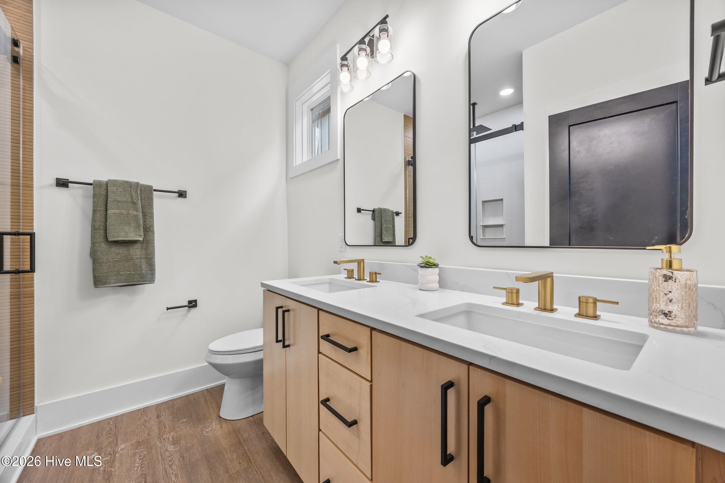 100566650 | Photo 25