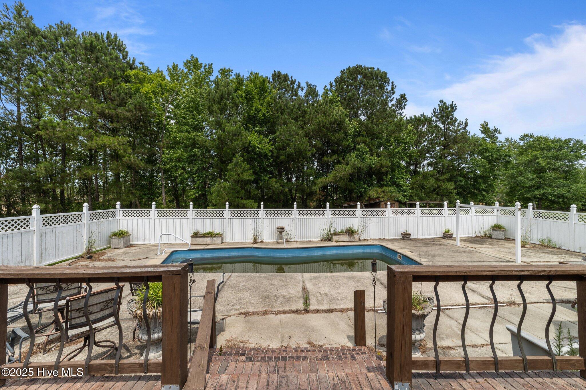 100513864 | Photo 44