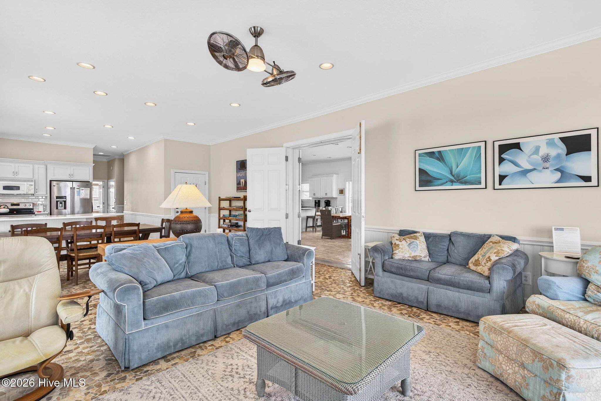 100563244 | Photo 65