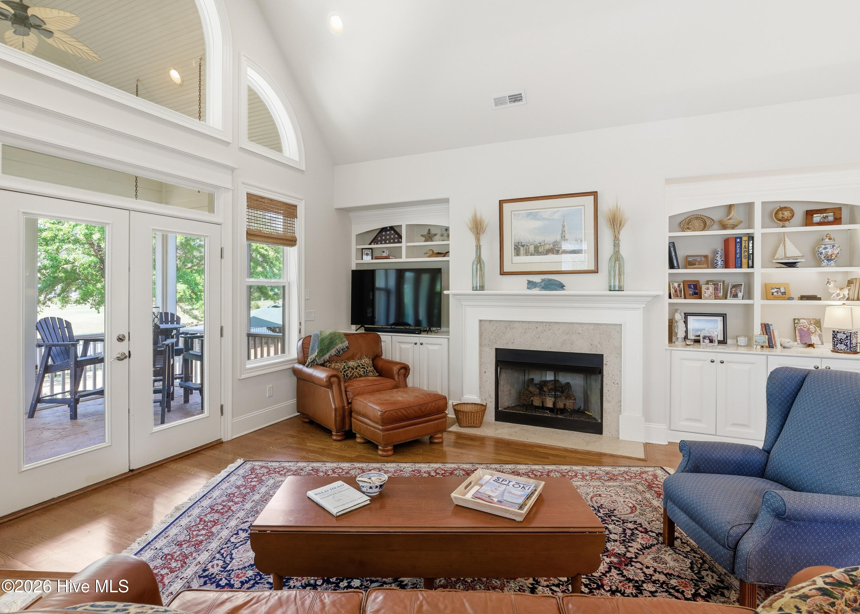 100569454 | Photo 23