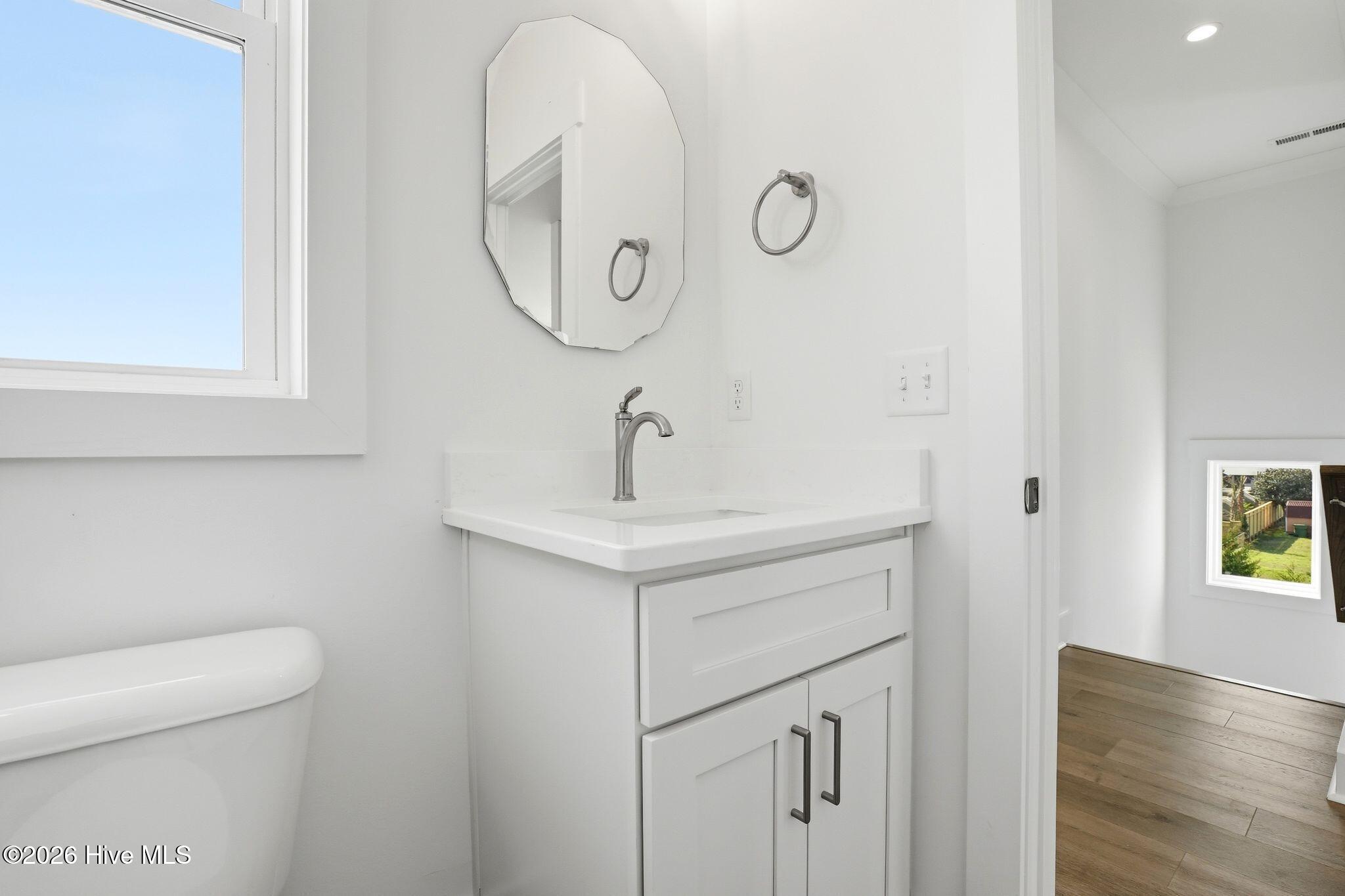 100558491 | Photo 11