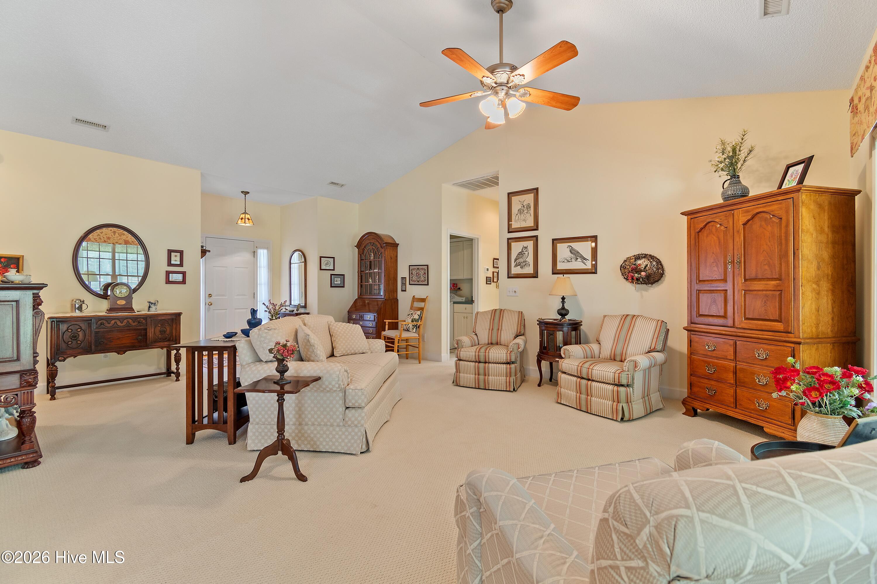 100567872 | Photo 11