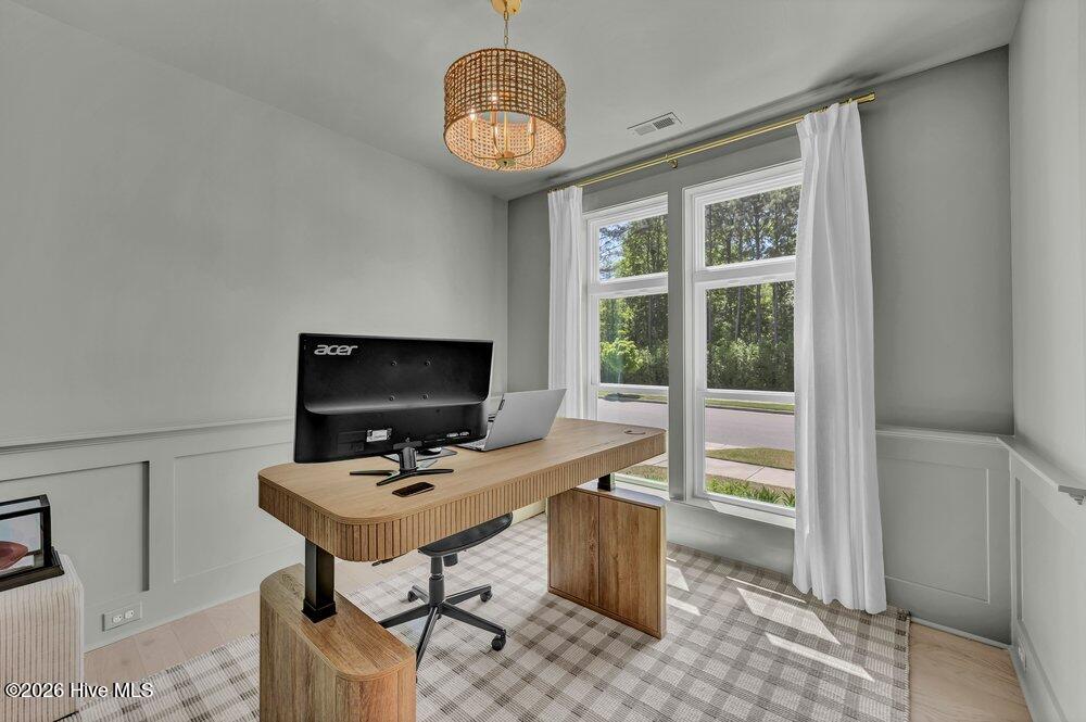 100567967 | Photo 14