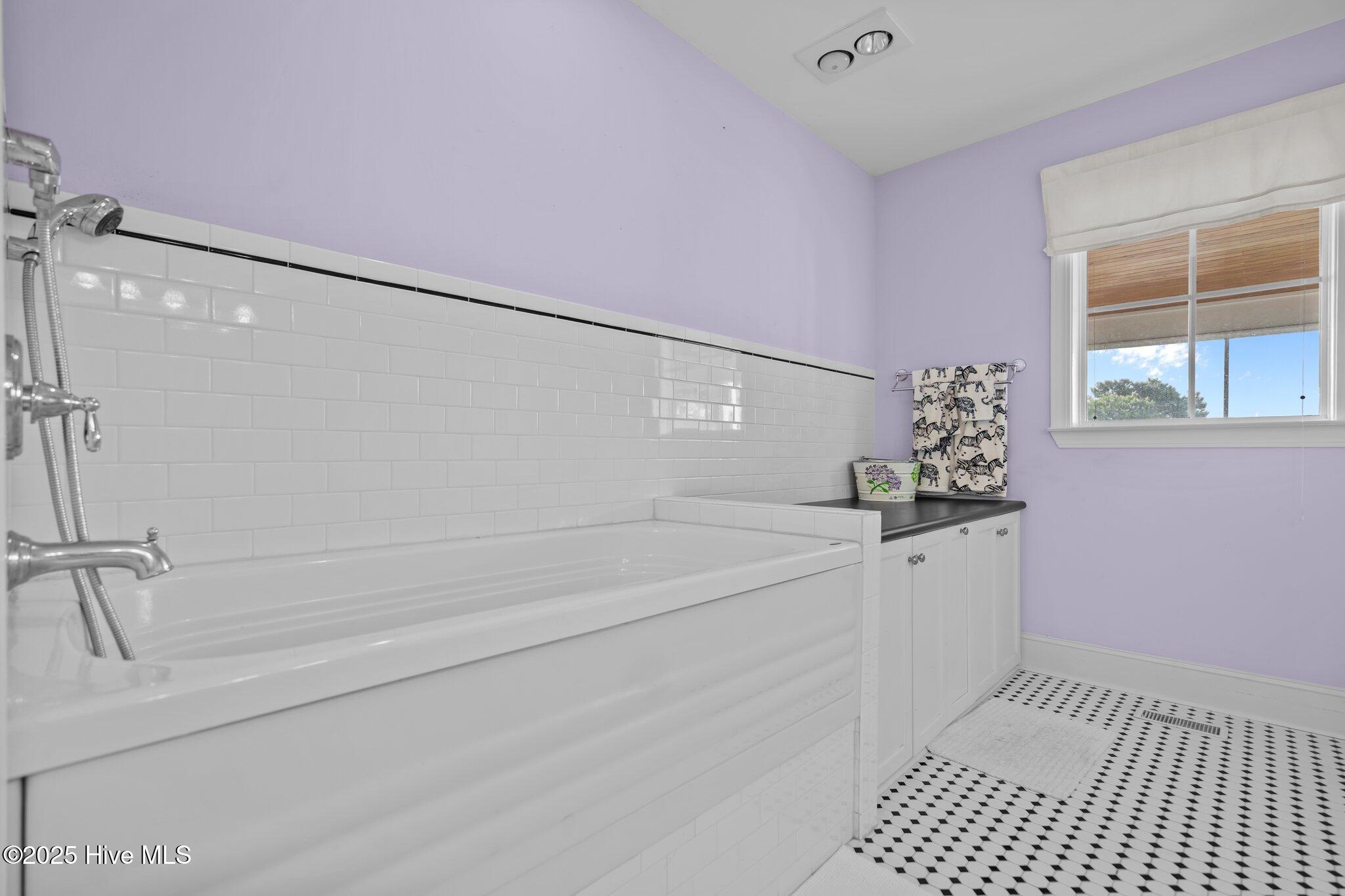 100513091 | Photo 48