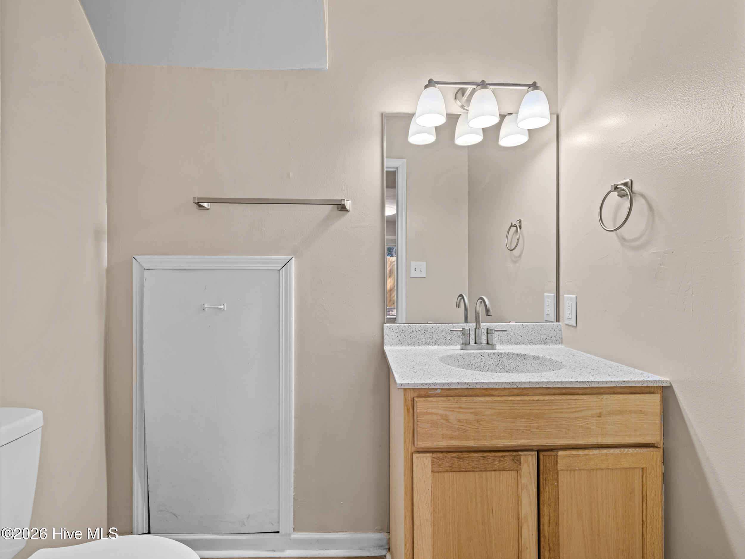 100560419 | Photo 33