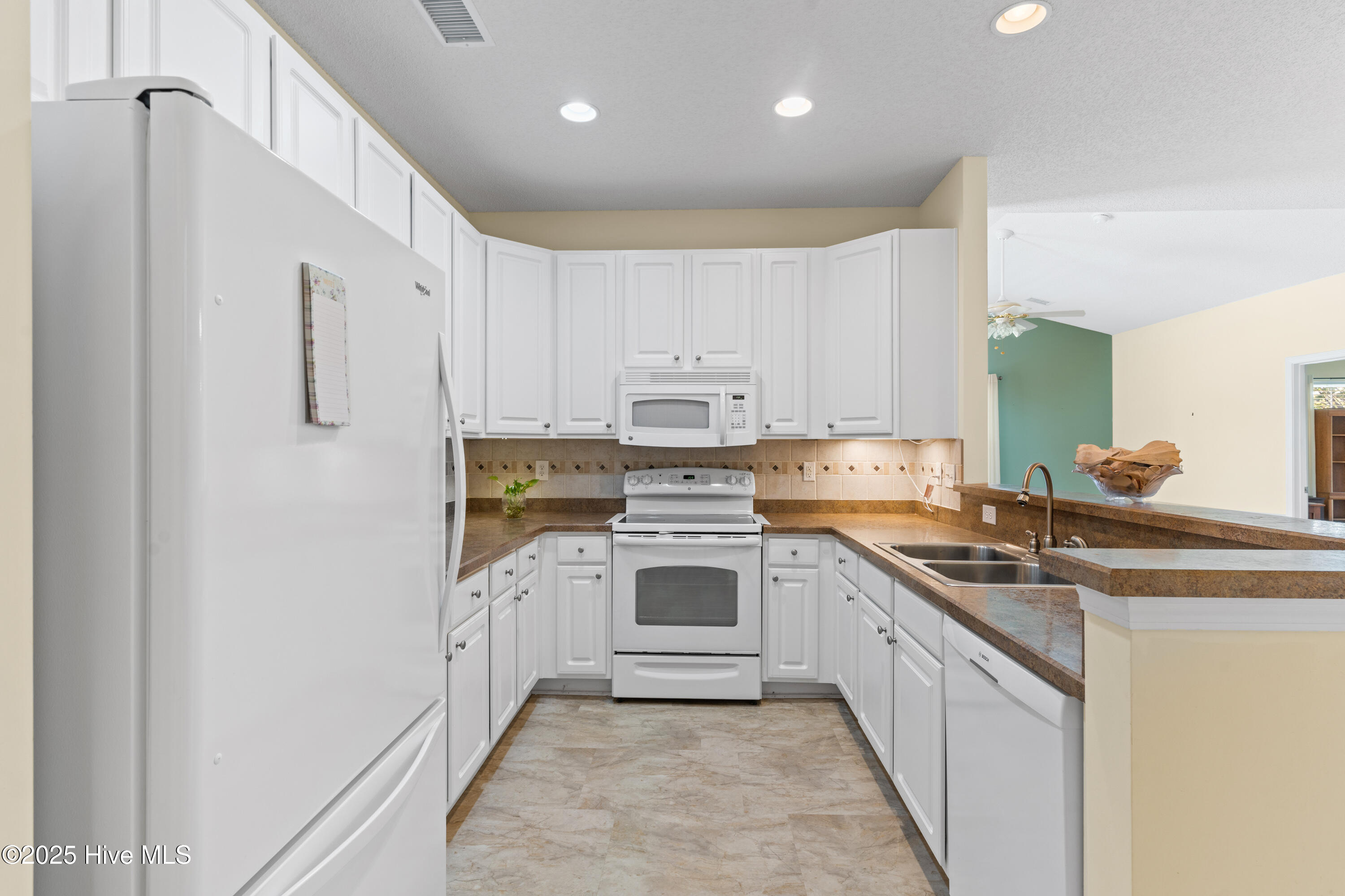 100529501 | Photo 13