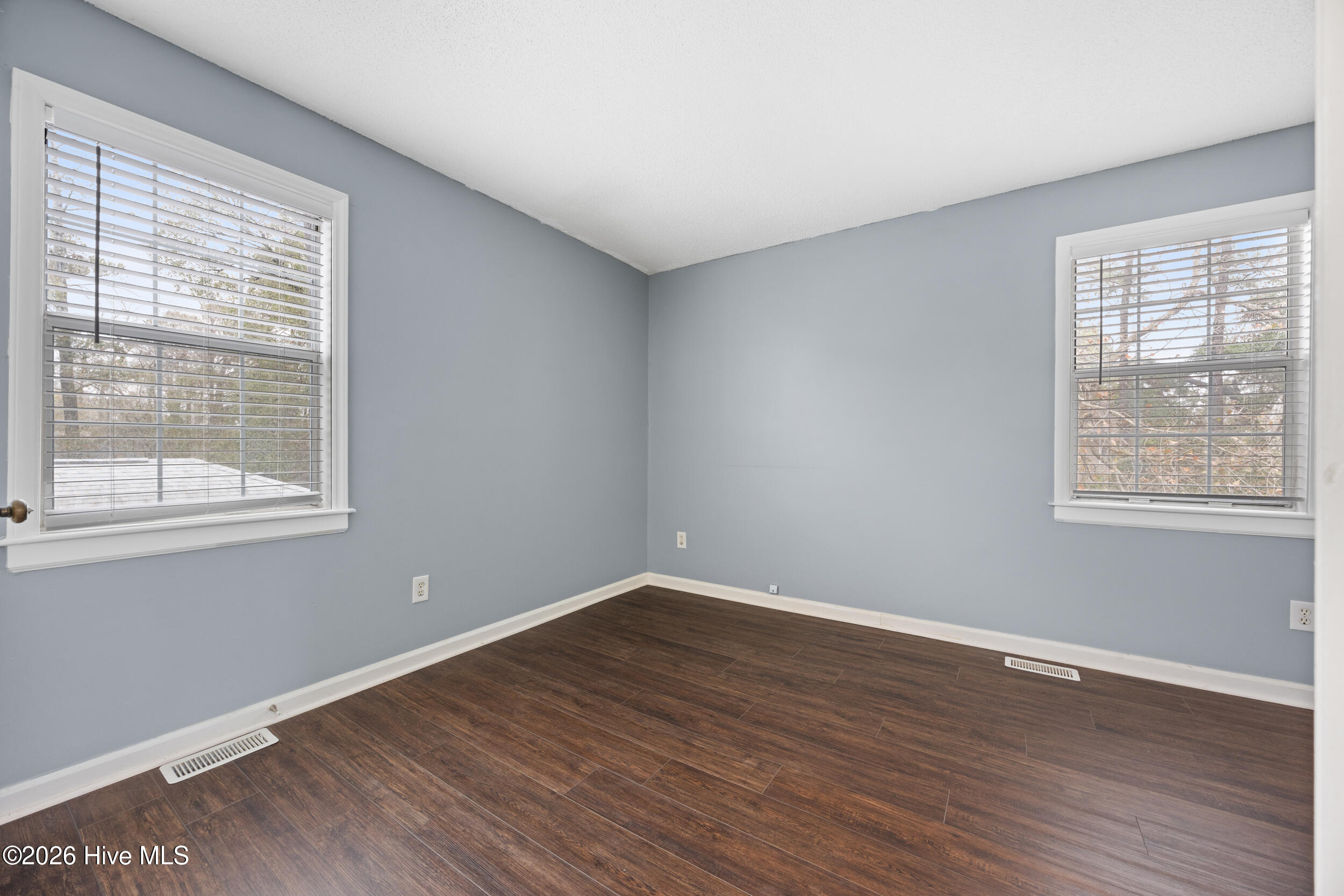 100553328 | Photo 15