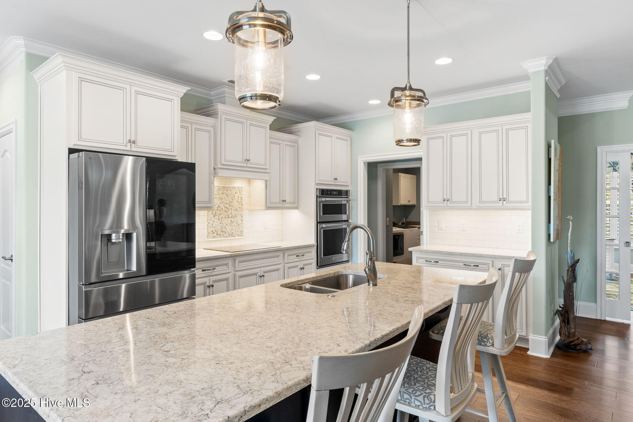 100553022 | Photo 11