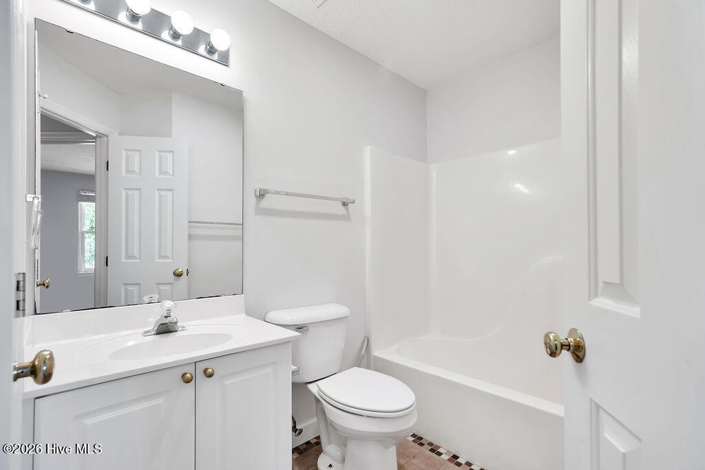 100567084 | Photo 17