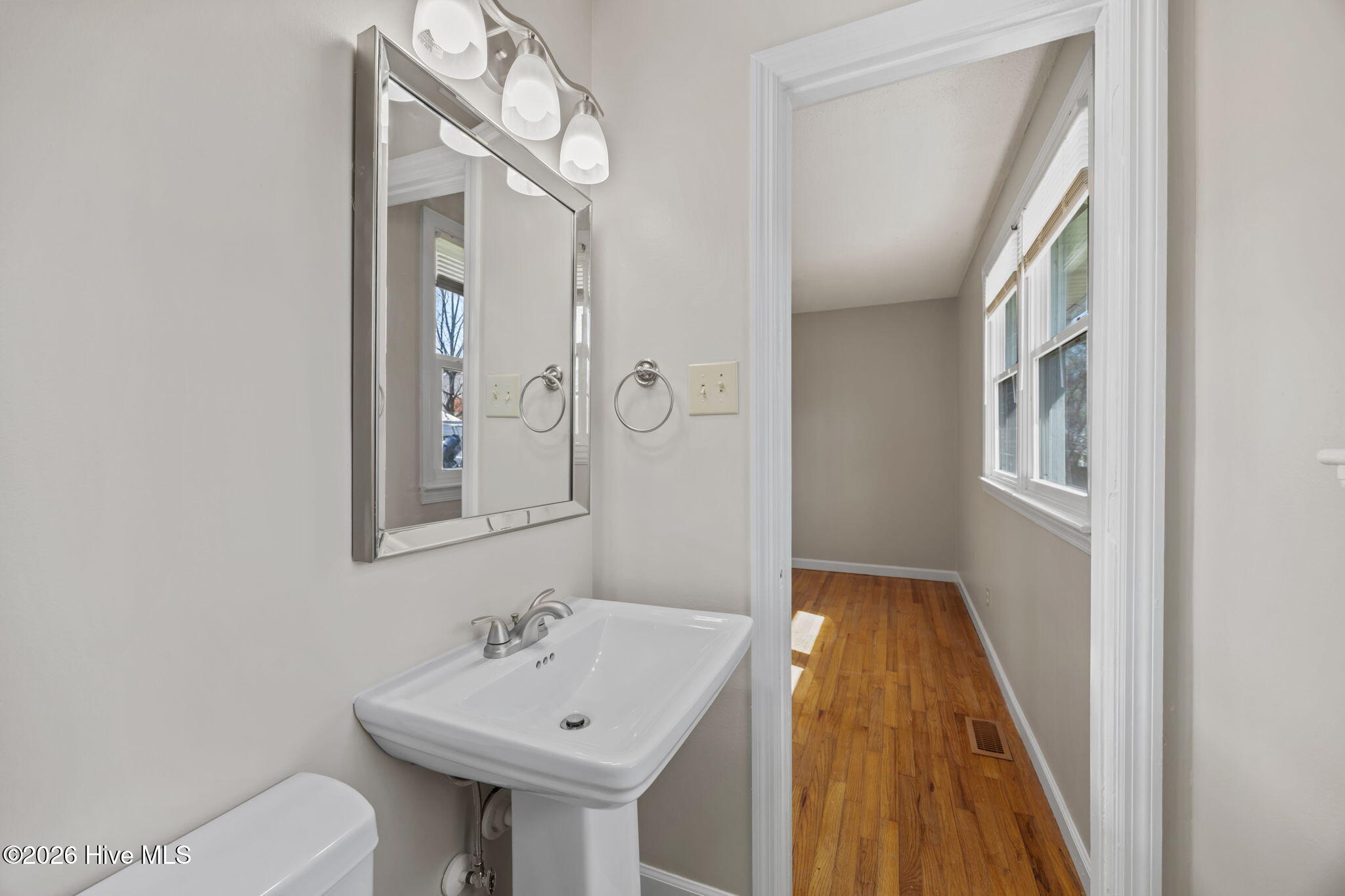 100558216 | Photo 34