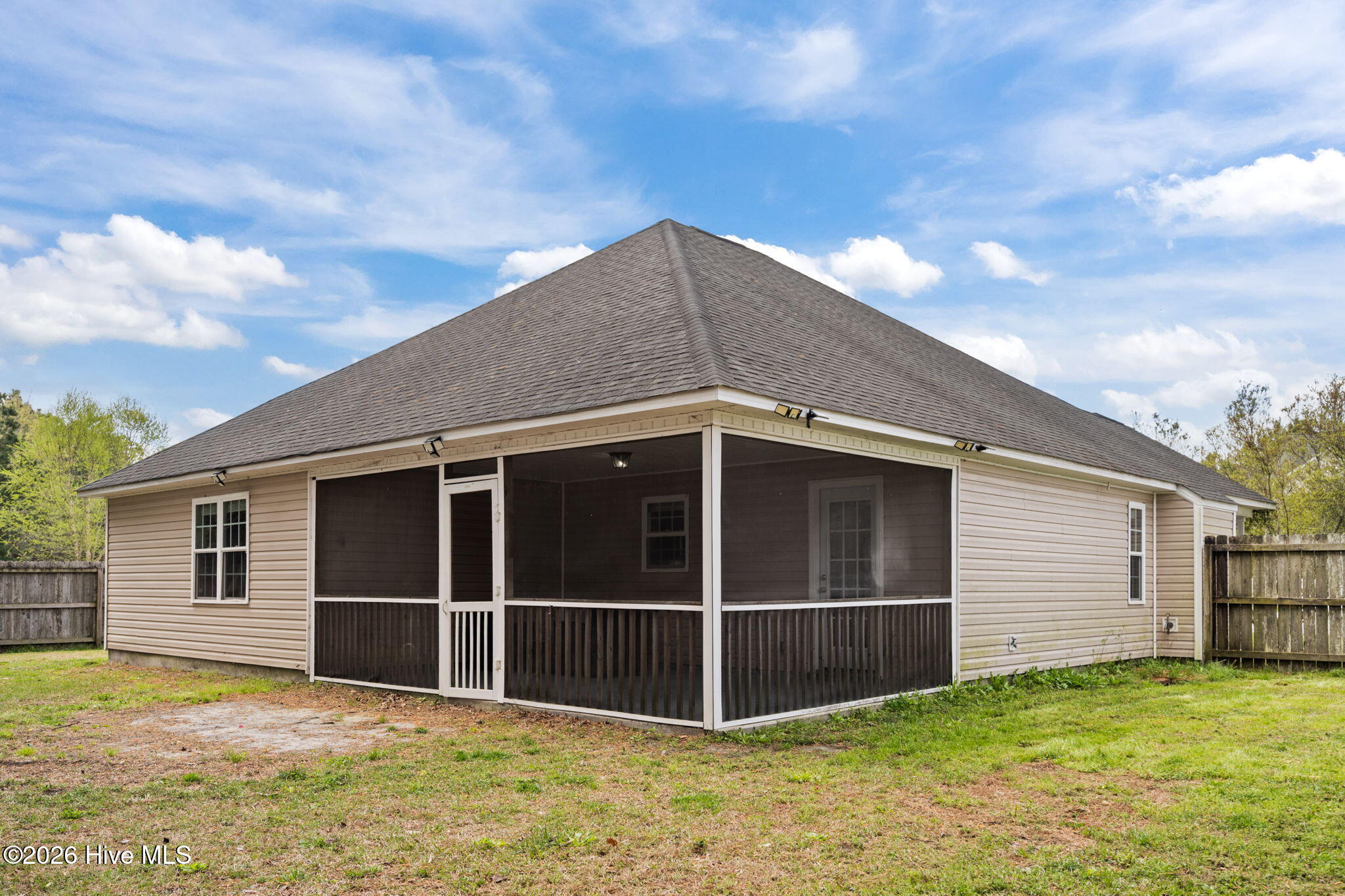 100565061 | Photo 42