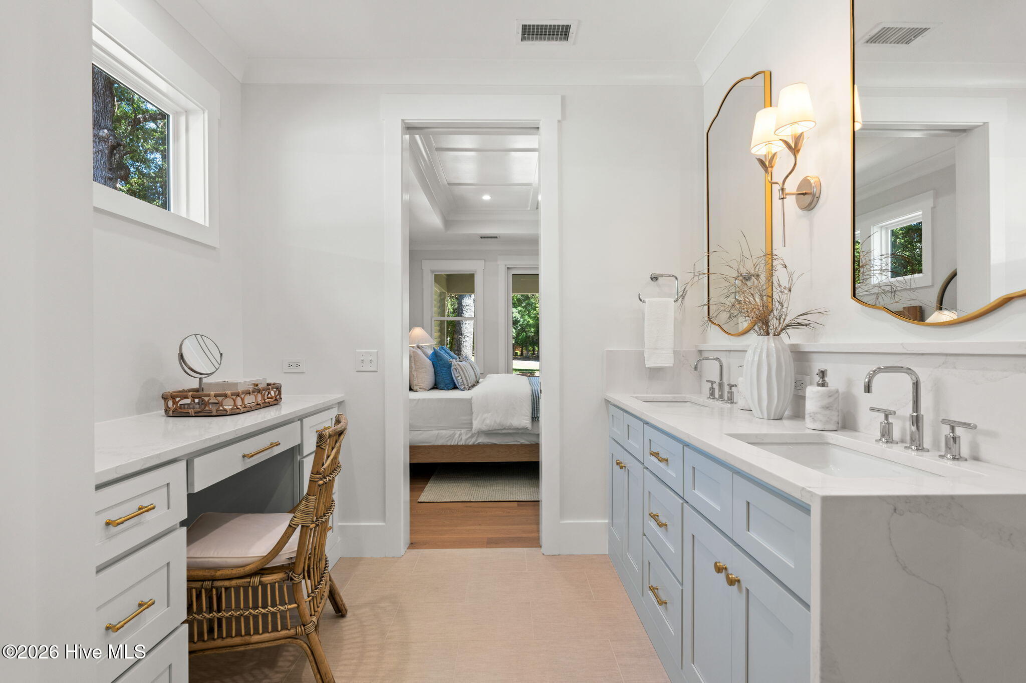 100568916 | Photo 35