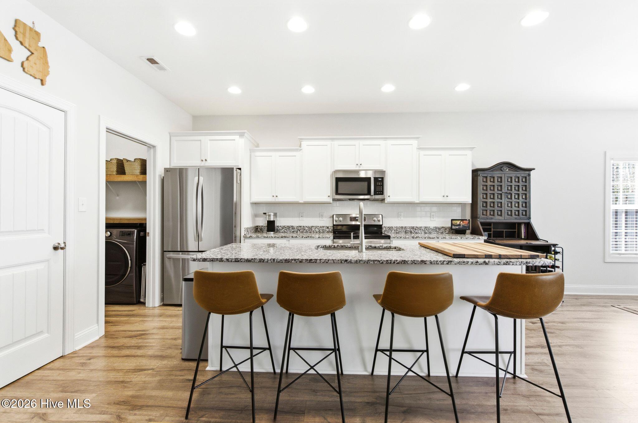 100563255 | Photo 14